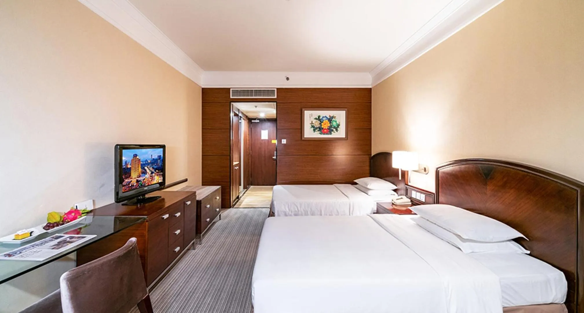 Photo of the whole room, Bed in Millennium Harbourview Hotel Xiamen