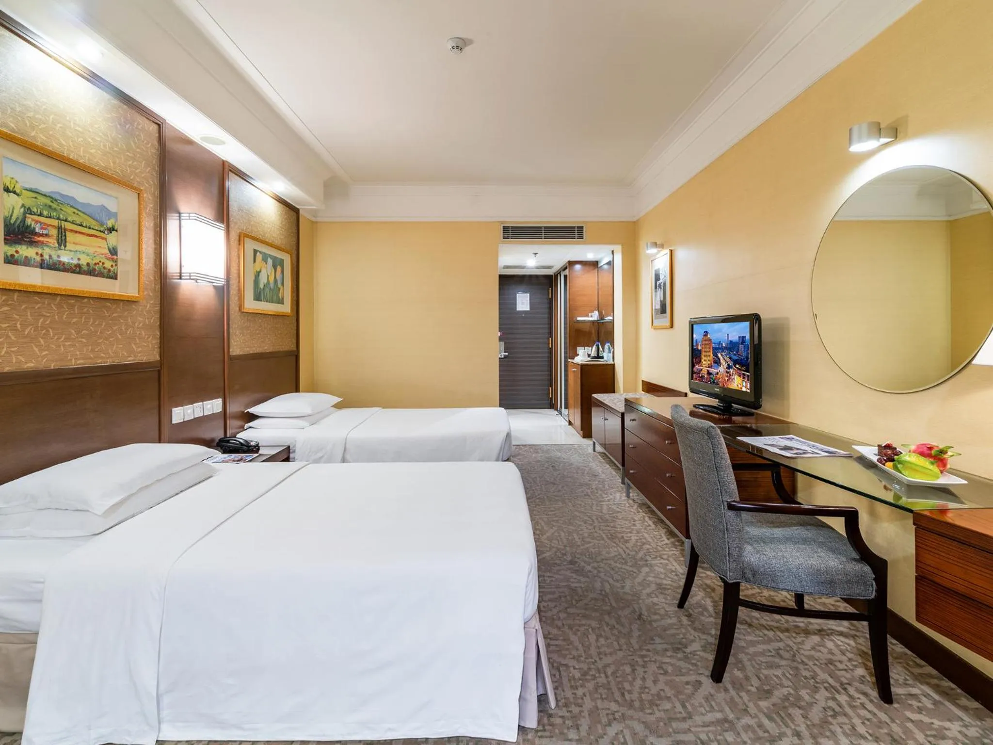 Photo of the whole room, Bed in Millennium Harbourview Hotel Xiamen