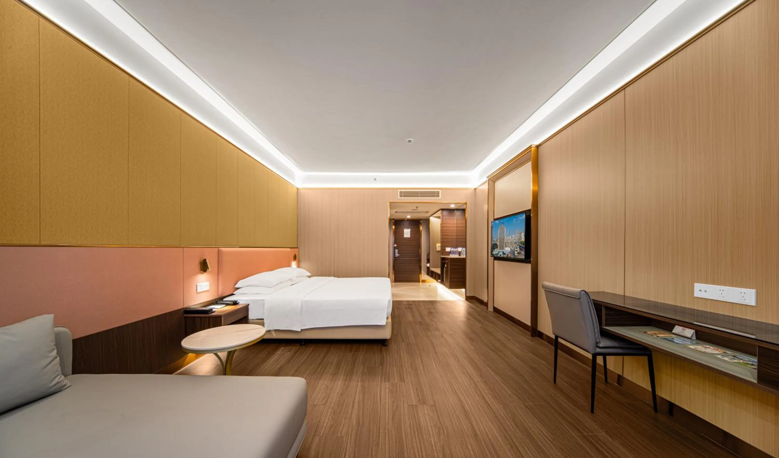 Photo of the whole room, Bed in Millennium Harbourview Hotel Xiamen