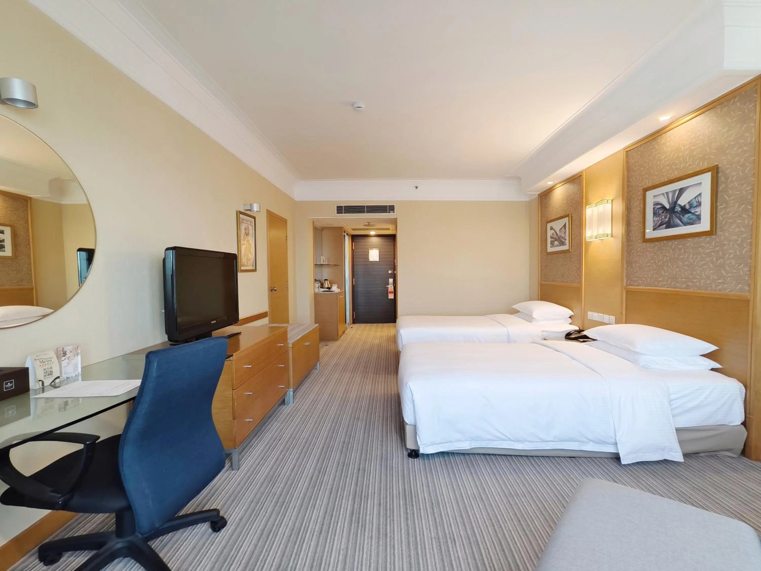 Photo of the whole room, Bed in Millennium Harbourview Hotel Xiamen