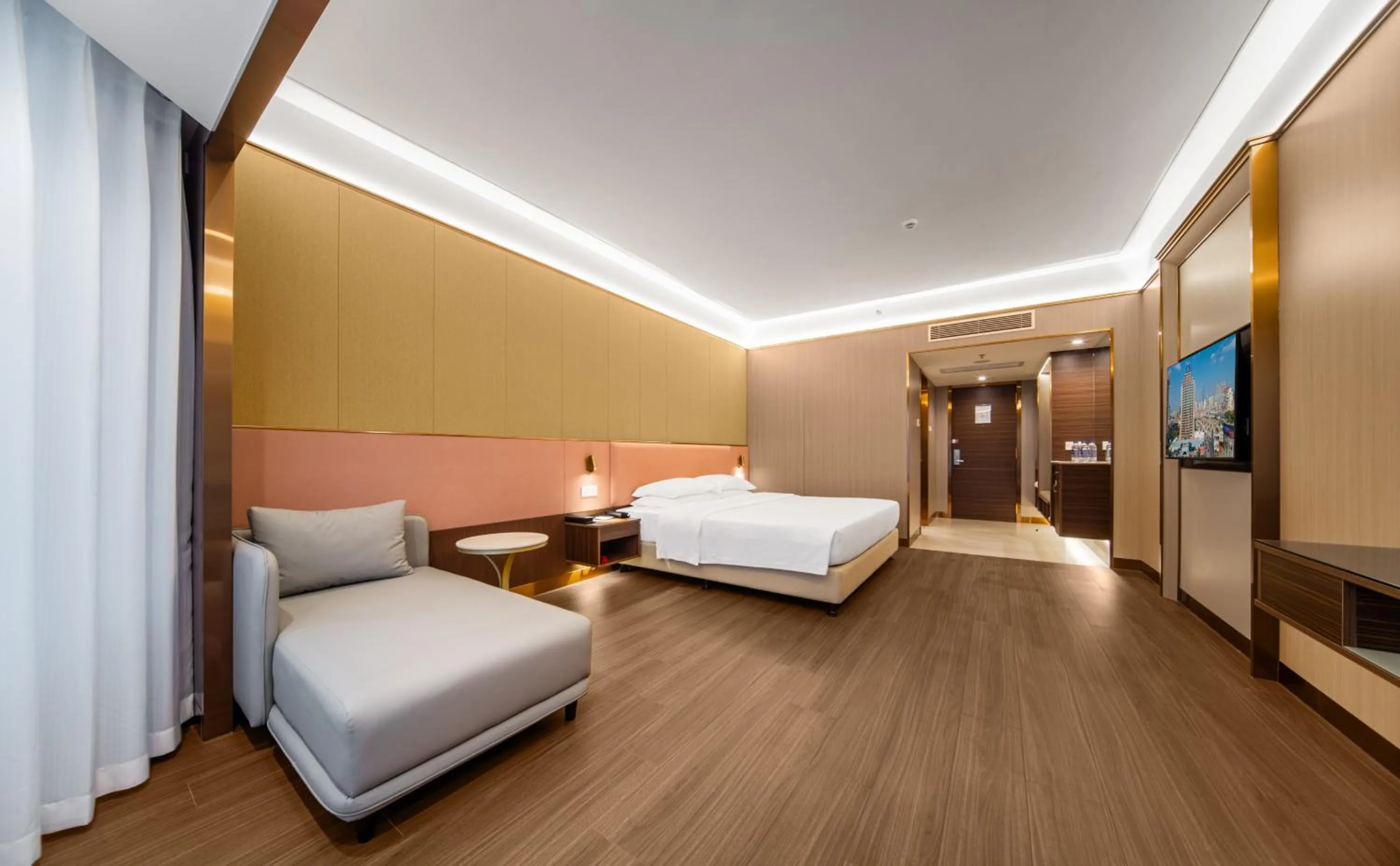 Photo of the whole room, Bed in Millennium Harbourview Hotel Xiamen