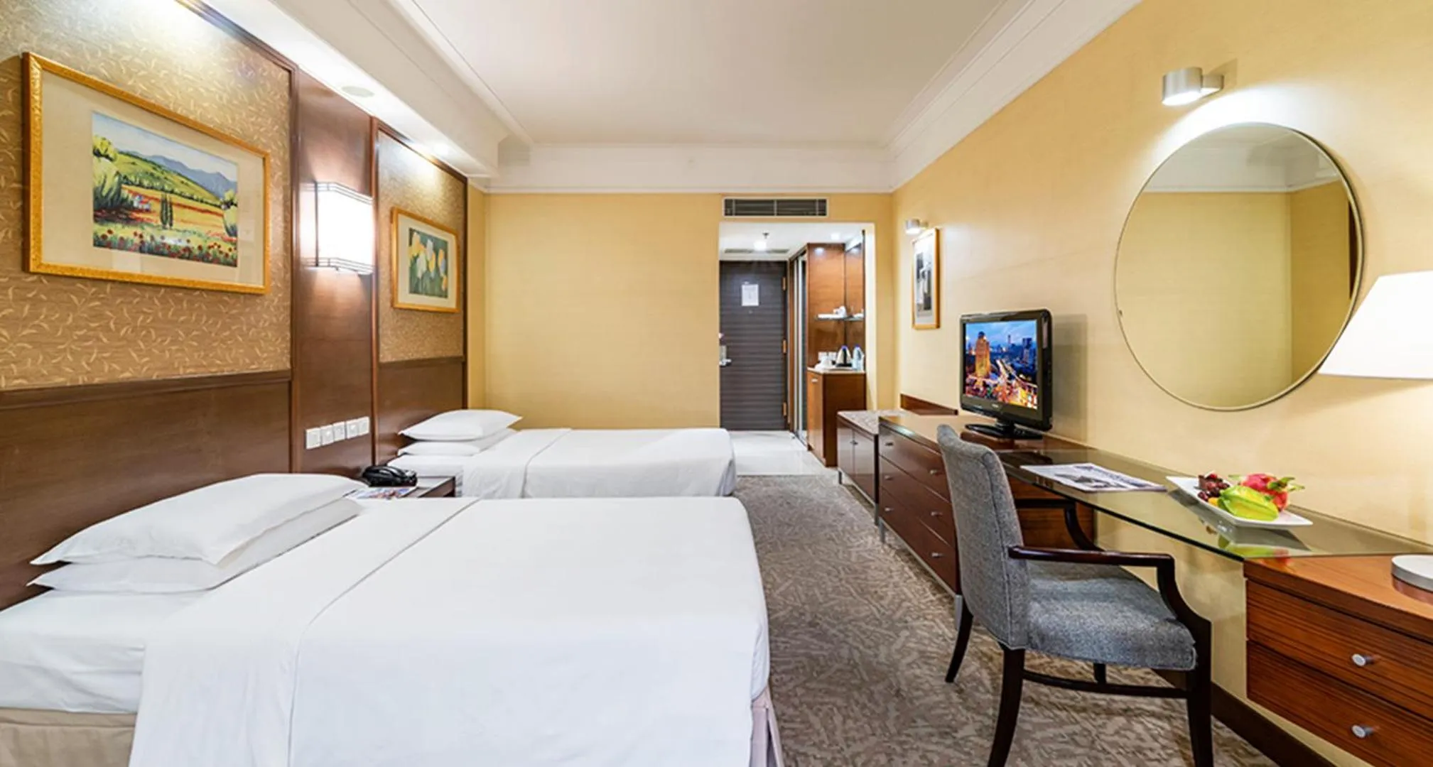 Photo of the whole room, Bed in Millennium Harbourview Hotel Xiamen