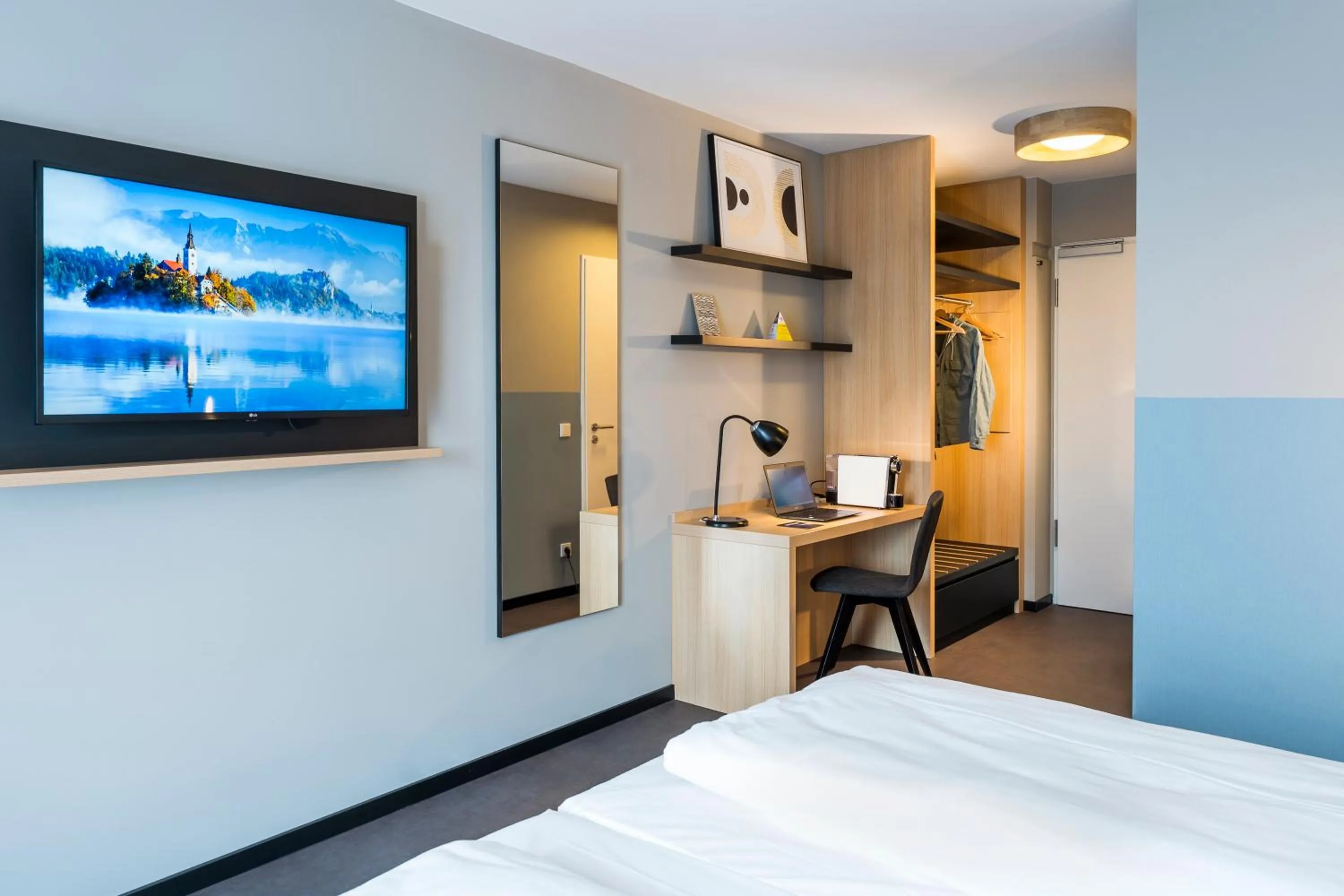 Photo of the whole room, Bed in KONCEPT HOTEL Neue Horizonte