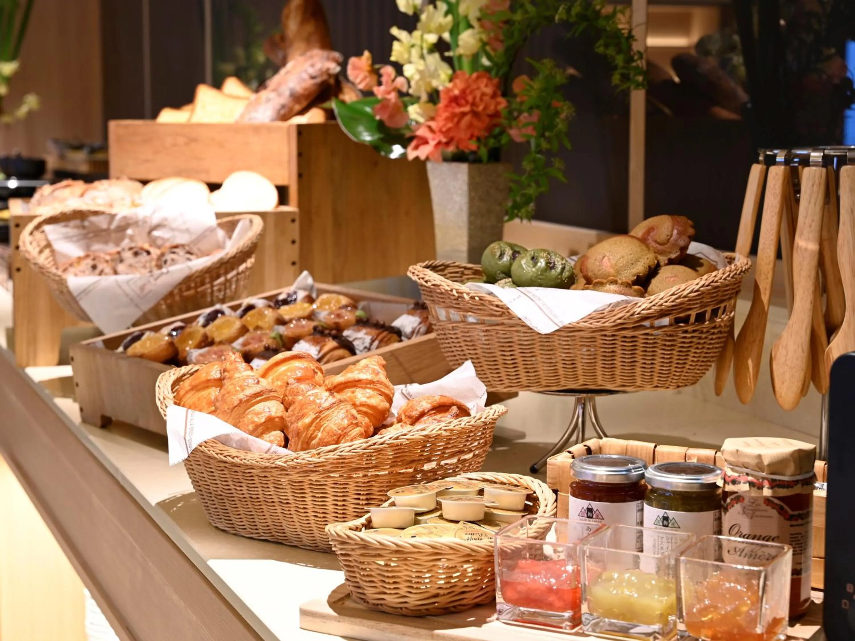 Buffet breakfast in Kobe Portopia Hotel