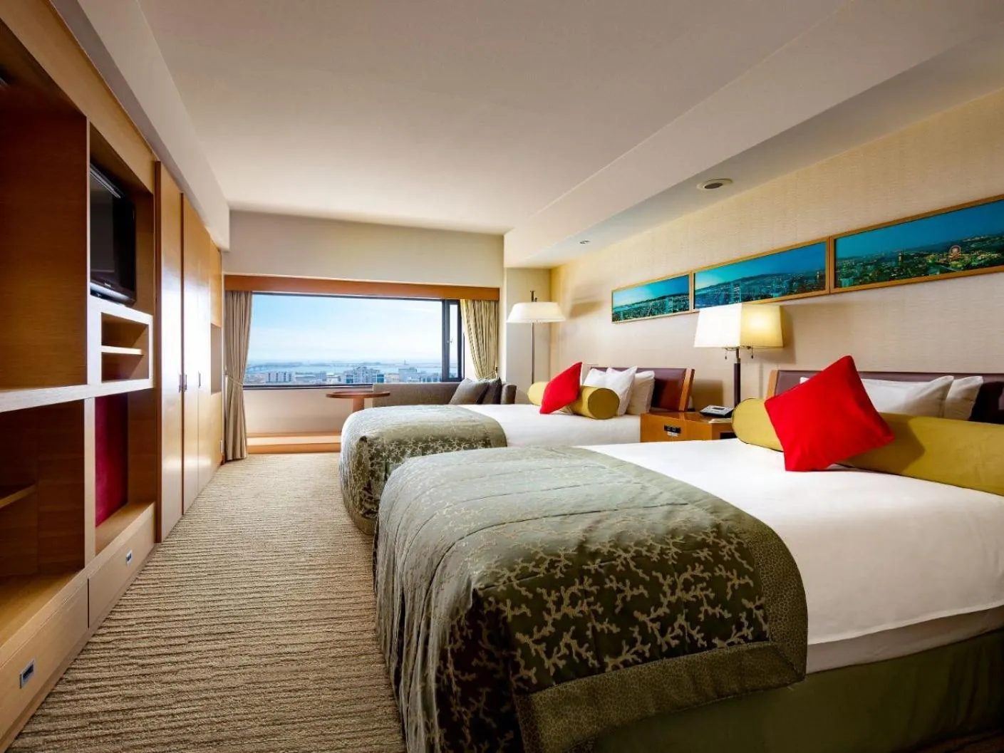 Photo of the whole room, Bed in Kobe Portopia Hotel