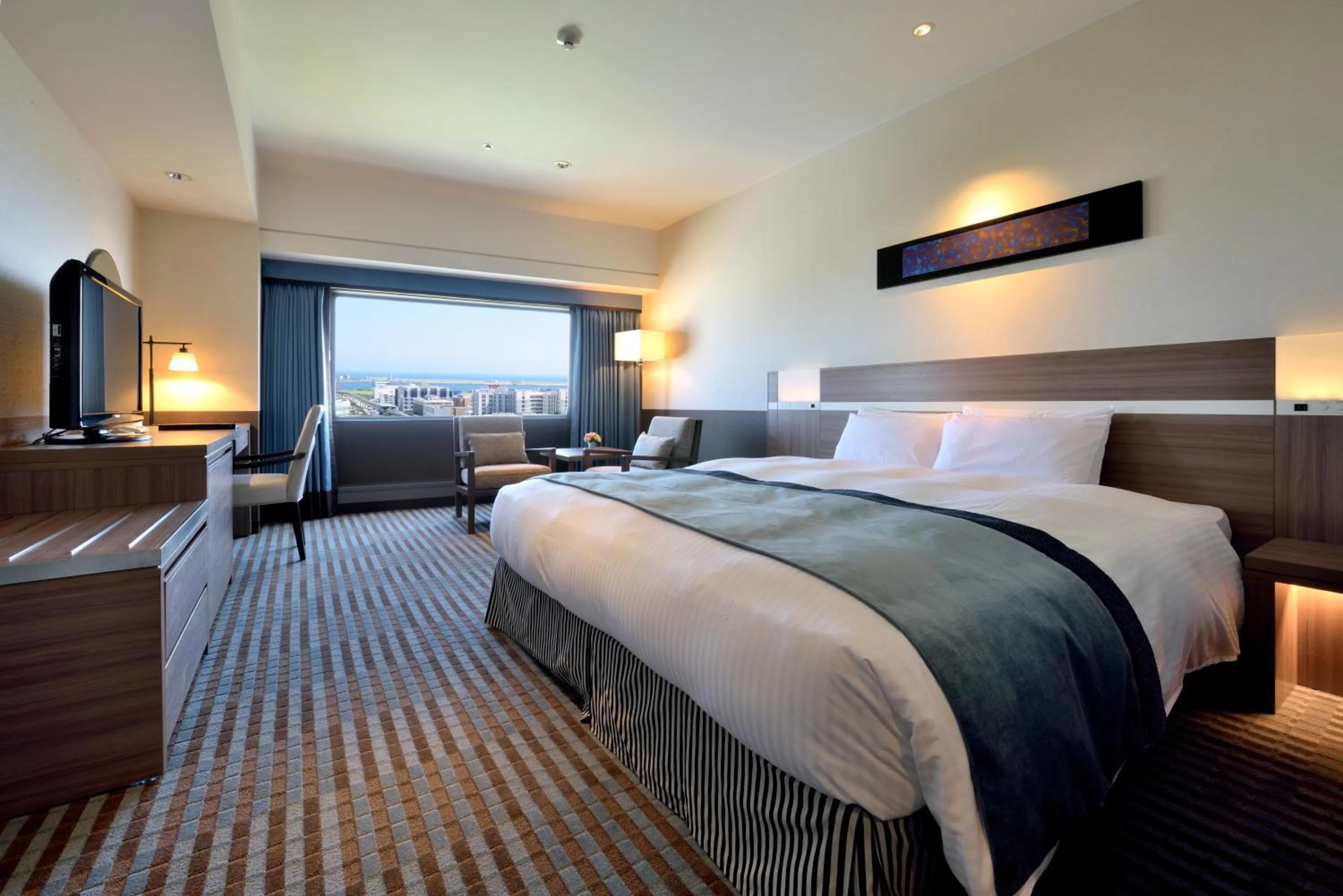 Photo of the whole room, Bed in Kobe Portopia Hotel