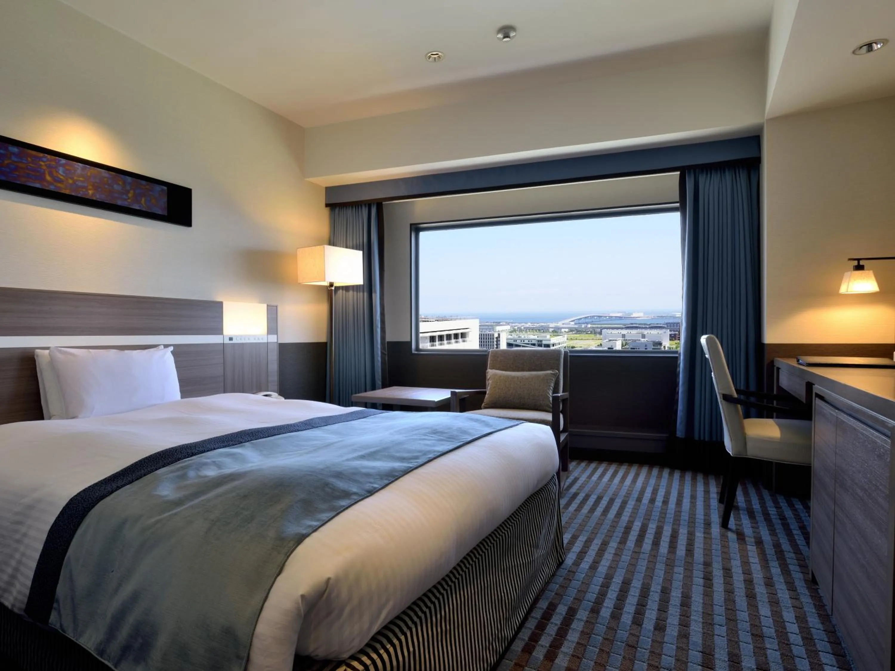 Bedroom, Bed in Kobe Portopia Hotel