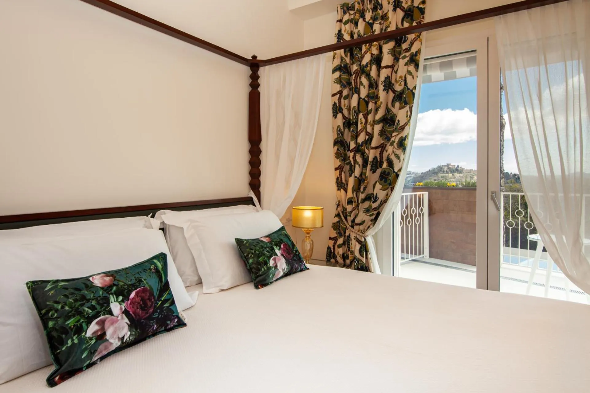 Bedroom, Bed in Villa Francesca Relais