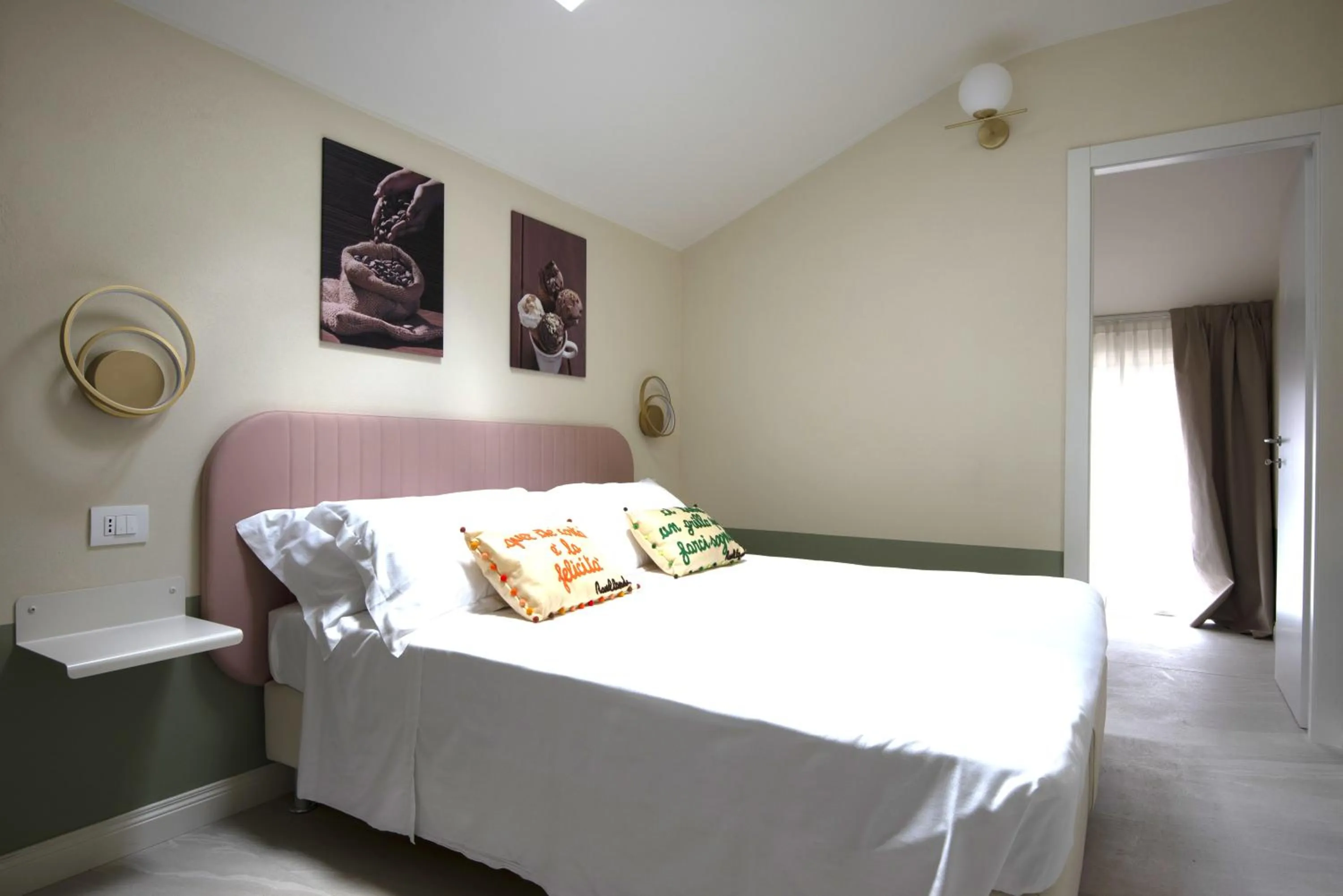 Bed in Pan di Zenzero Icecream Hotel