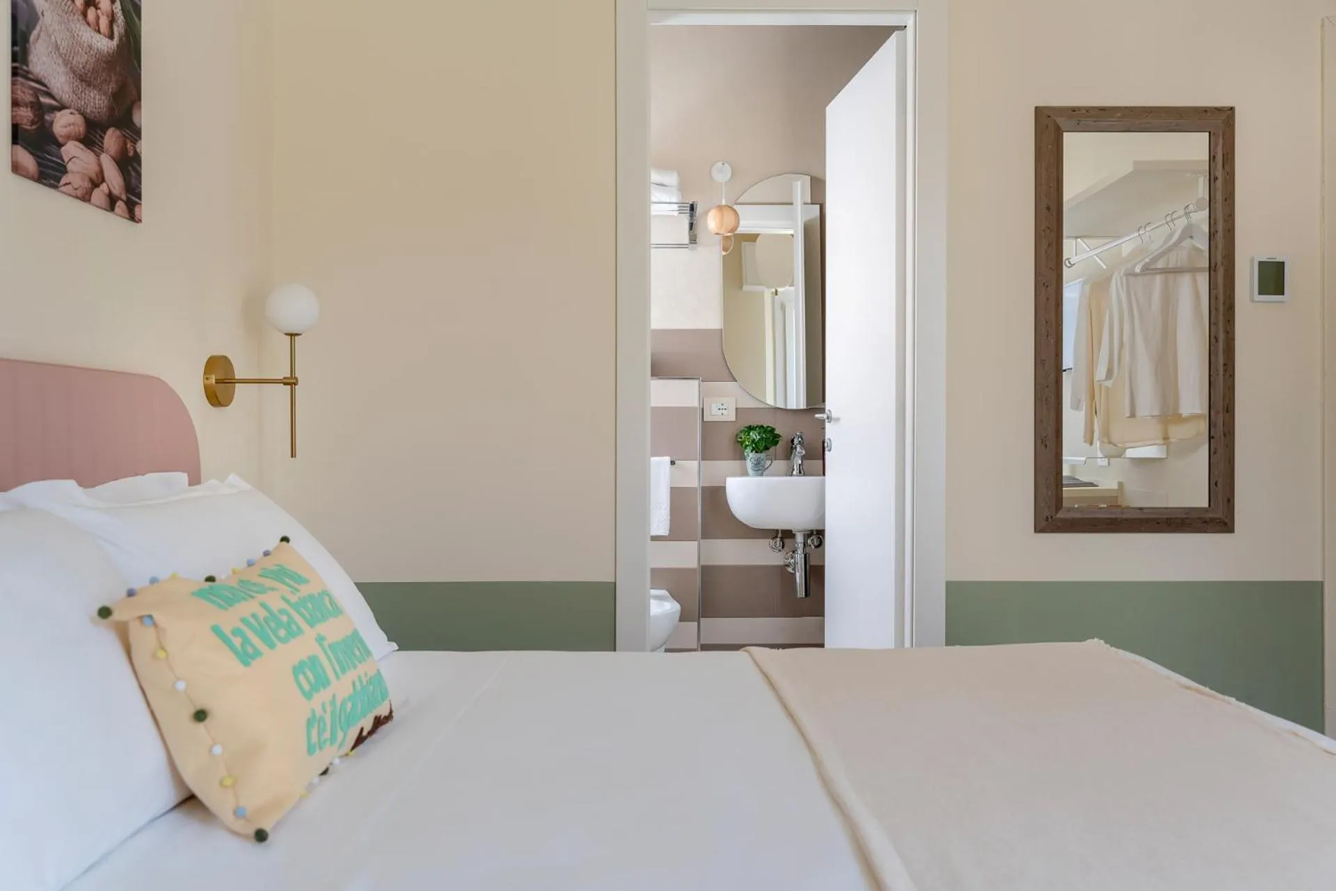 Bed in Pan di Zenzero Icecream Hotel