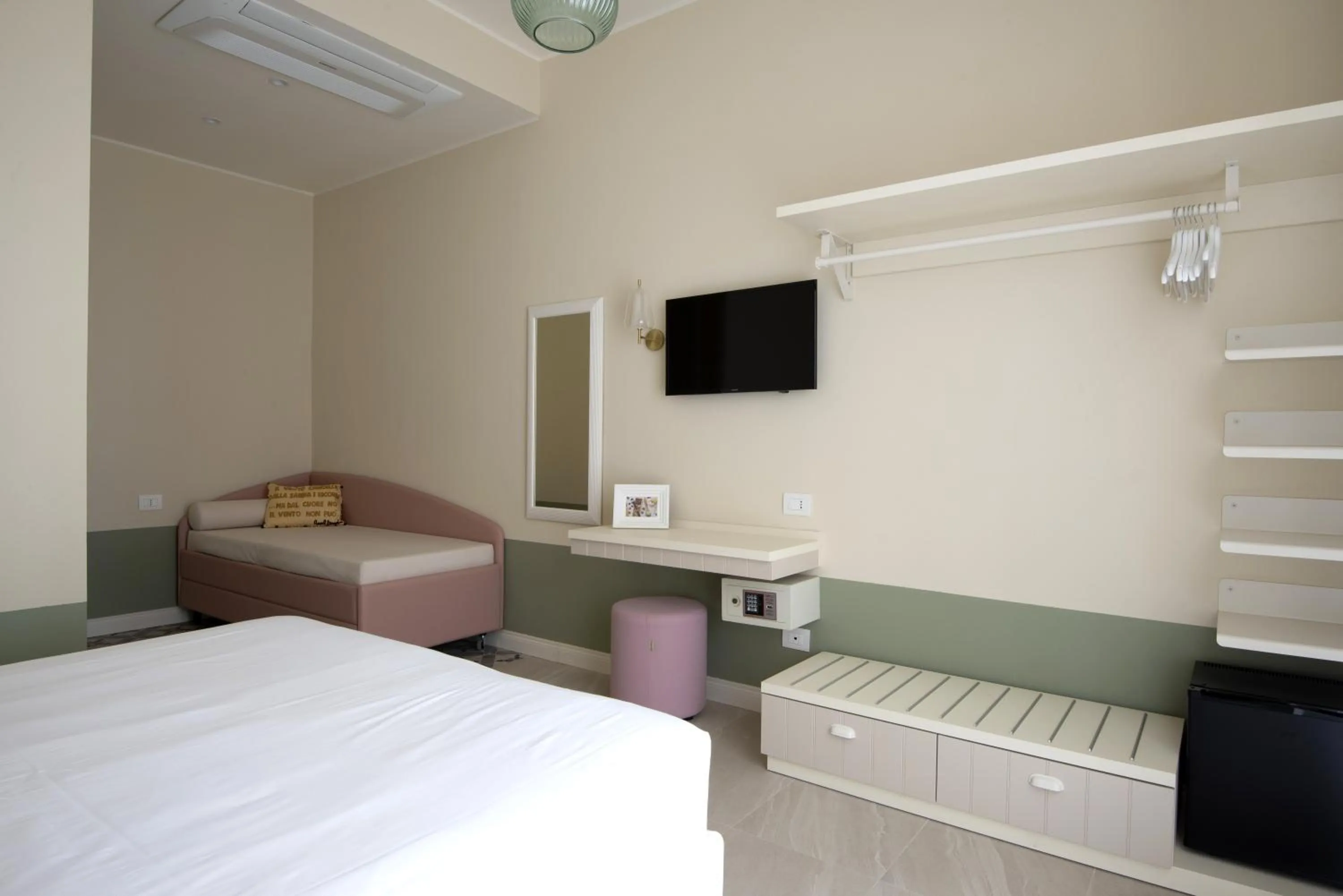 Bed in Pan di Zenzero Icecream Hotel