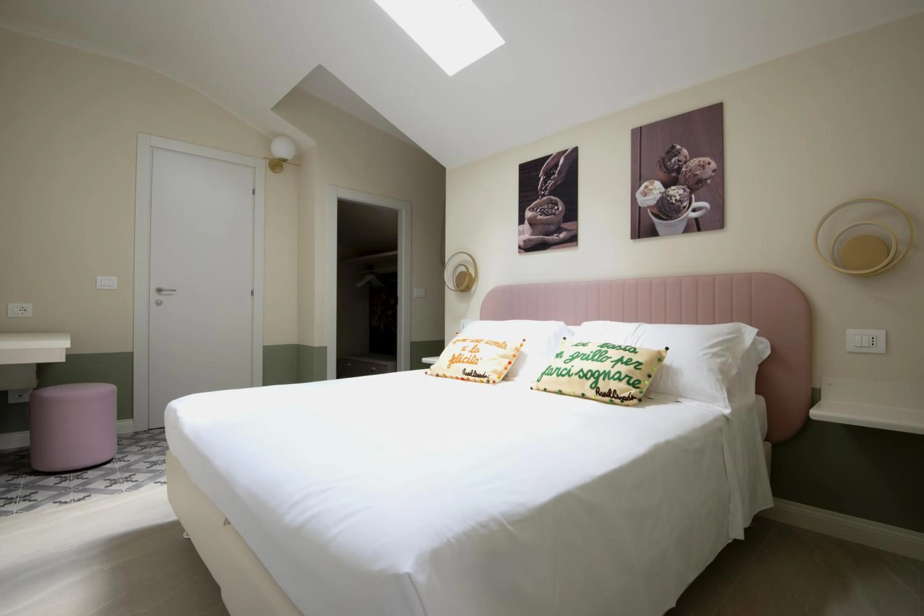 Bed in Pan di Zenzero Icecream Hotel