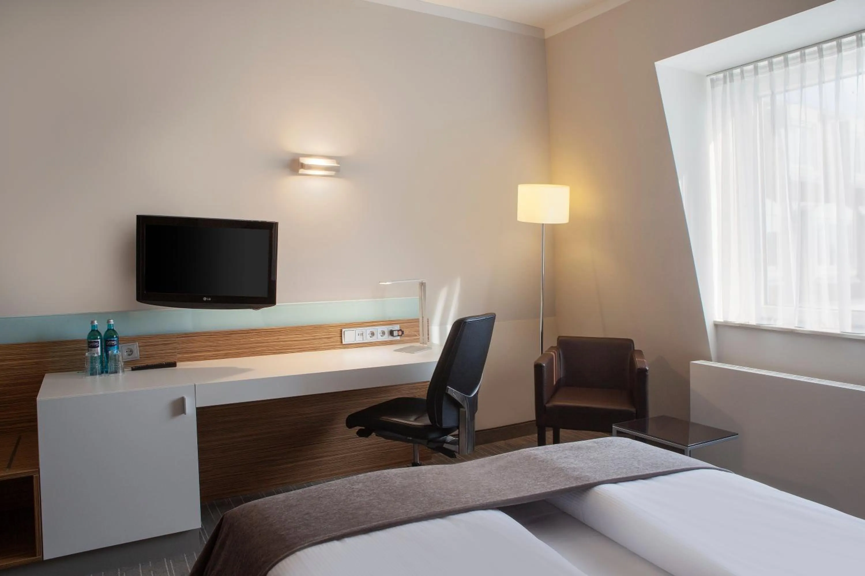 Photo of the whole room, Bed in Willow Hotel Restaurant