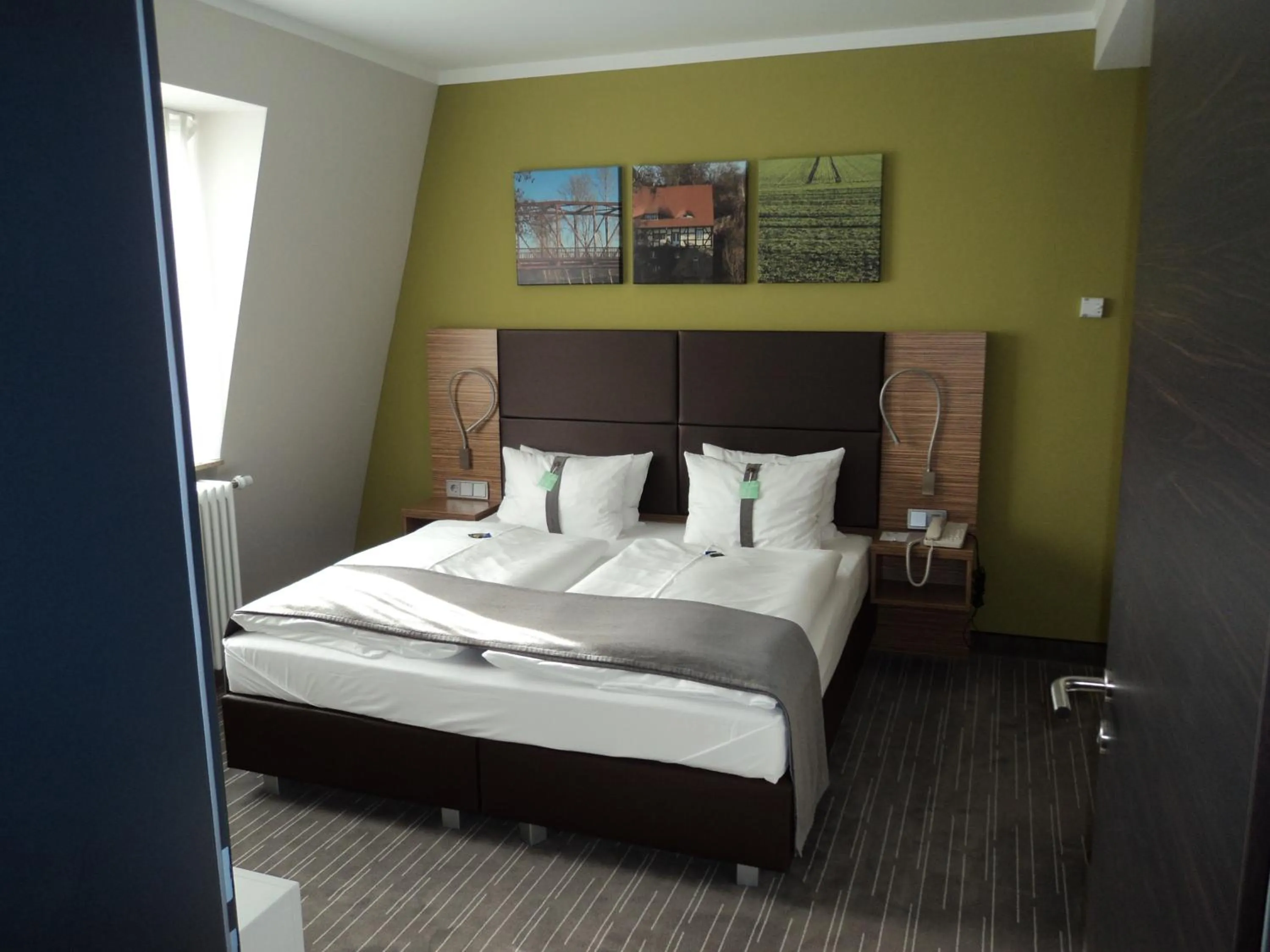 Bed in Willow Hotel Restaurant