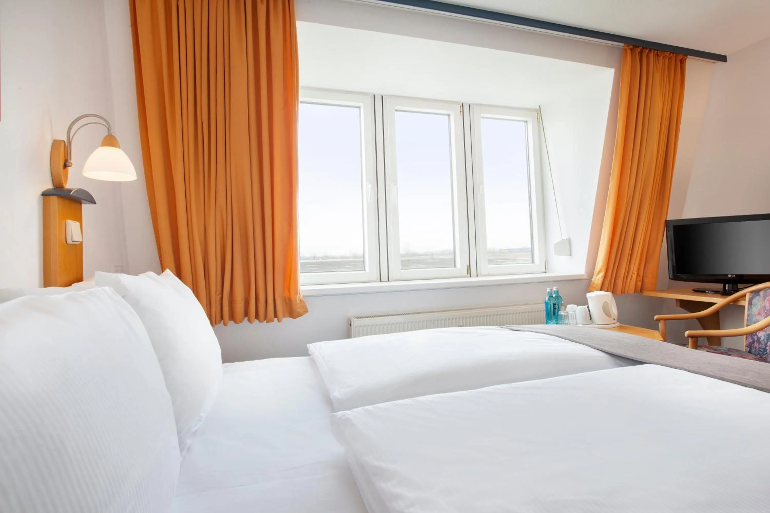 Photo of the whole room, Bed in Willow Hotel Restaurant