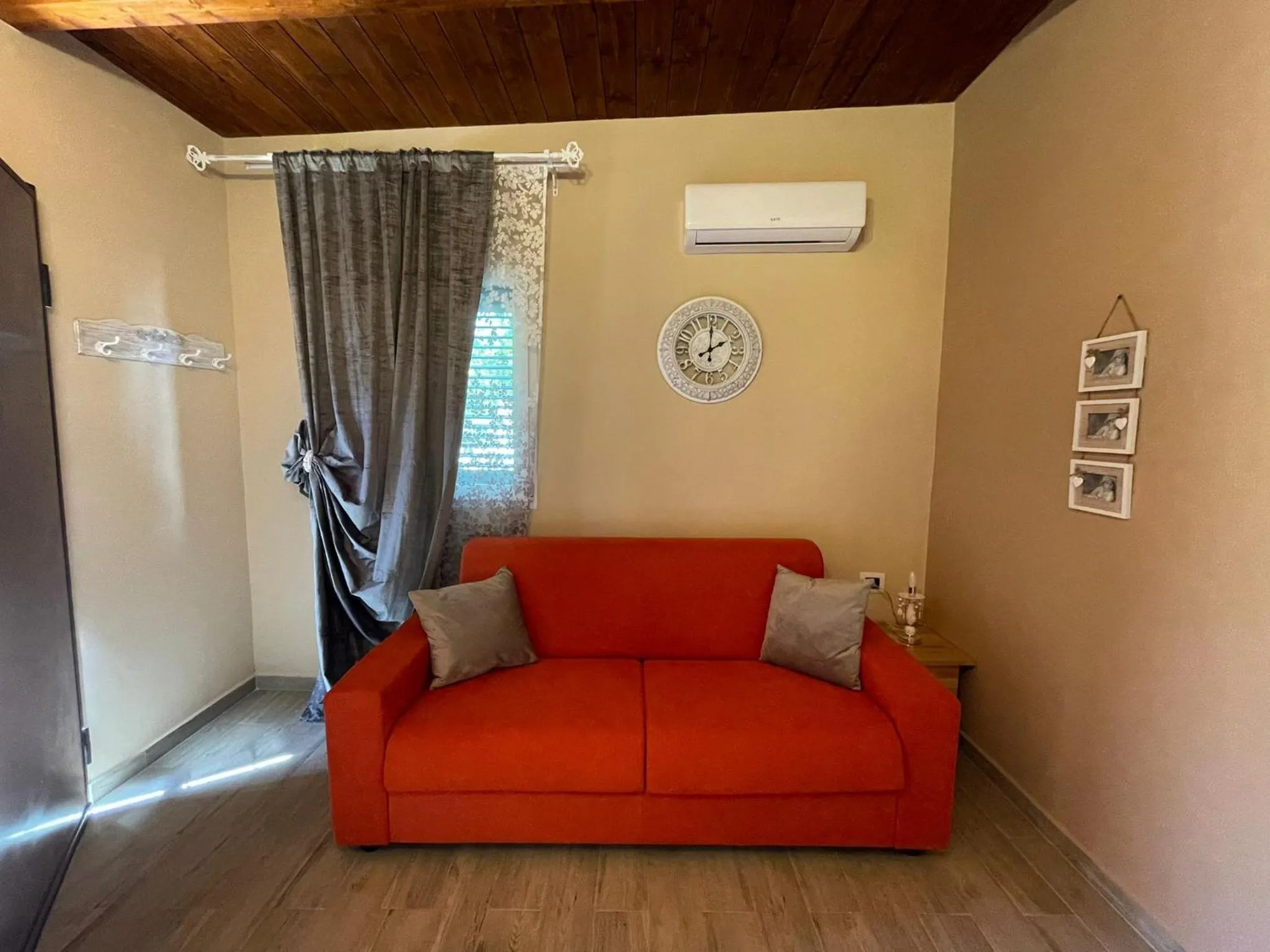 Facade/entrance in B&B Le Carrube