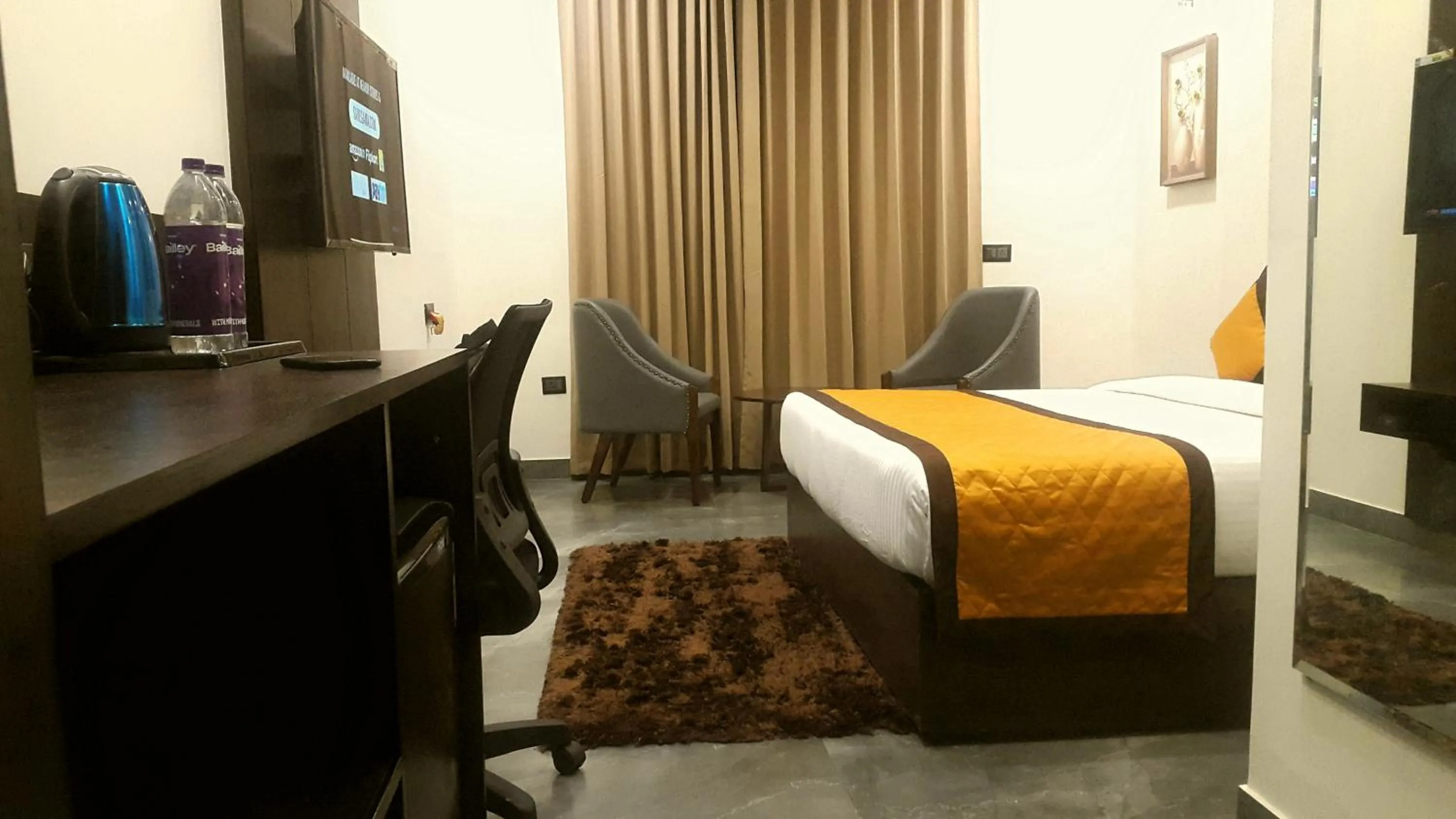 Bed in Hotel Aksh Inn