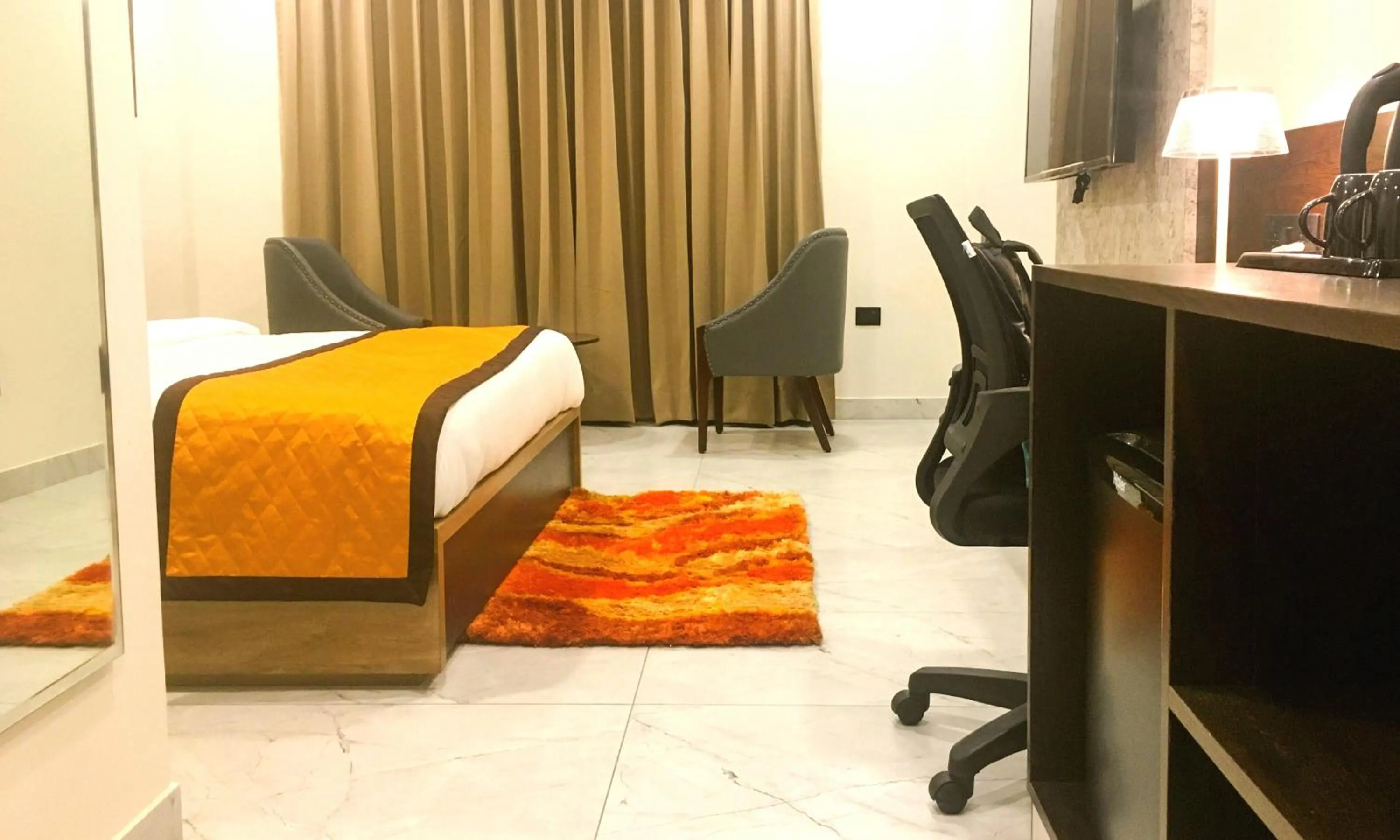 Bed in Hotel Aksh Inn