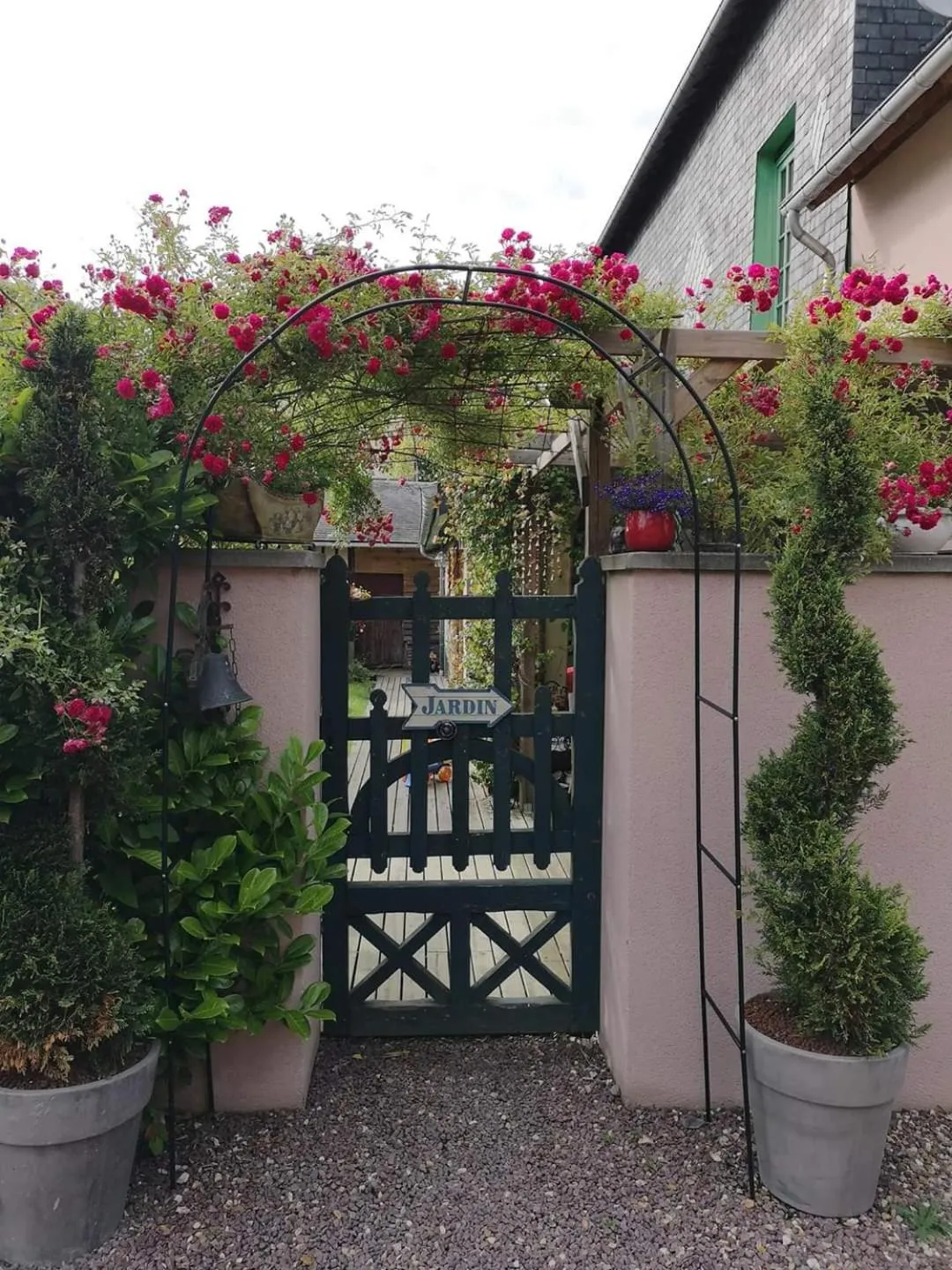 Property building in La Cour du Puits, chambre Colyn