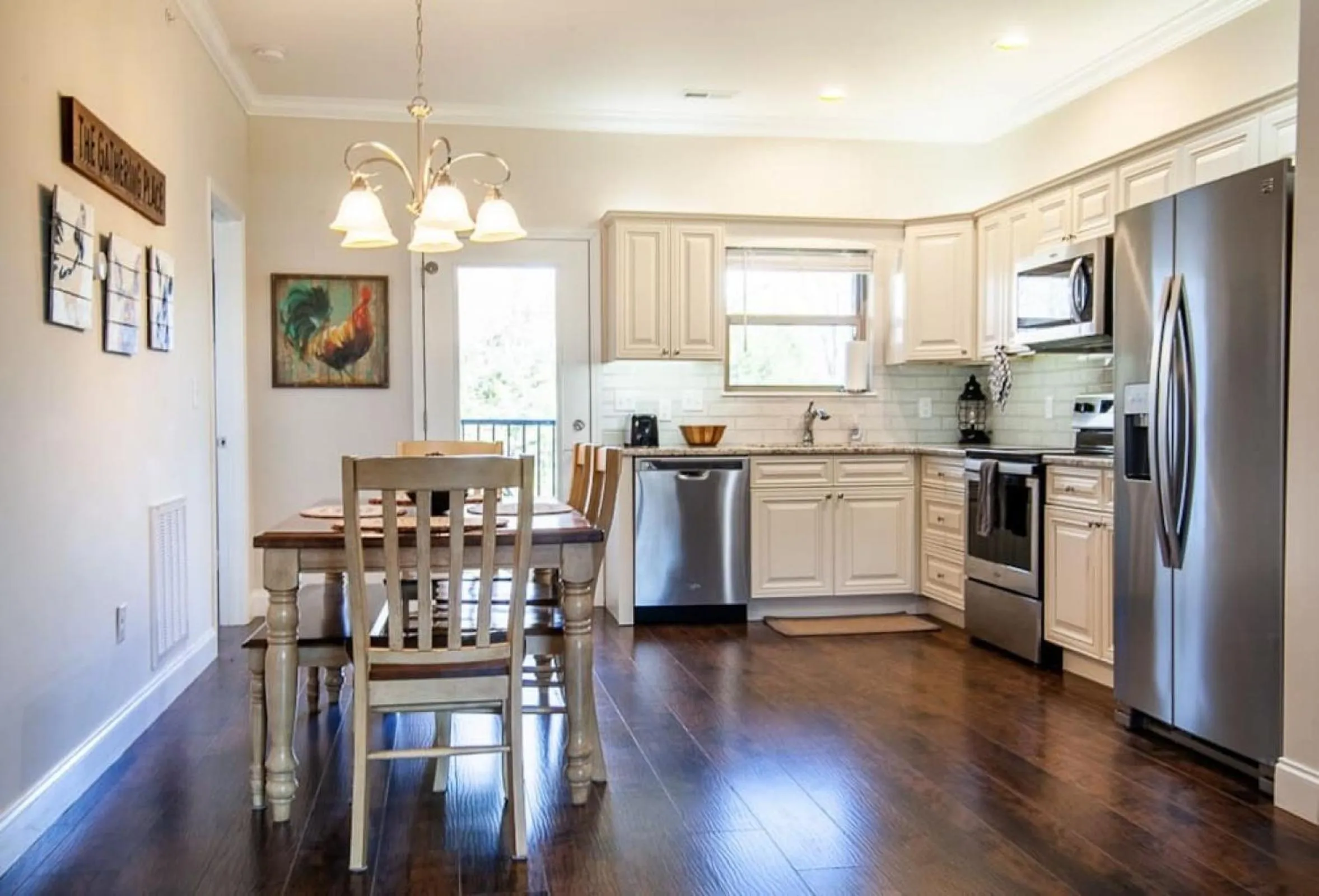 Dining area in Cozy Cades Cove Condo with Community Pool