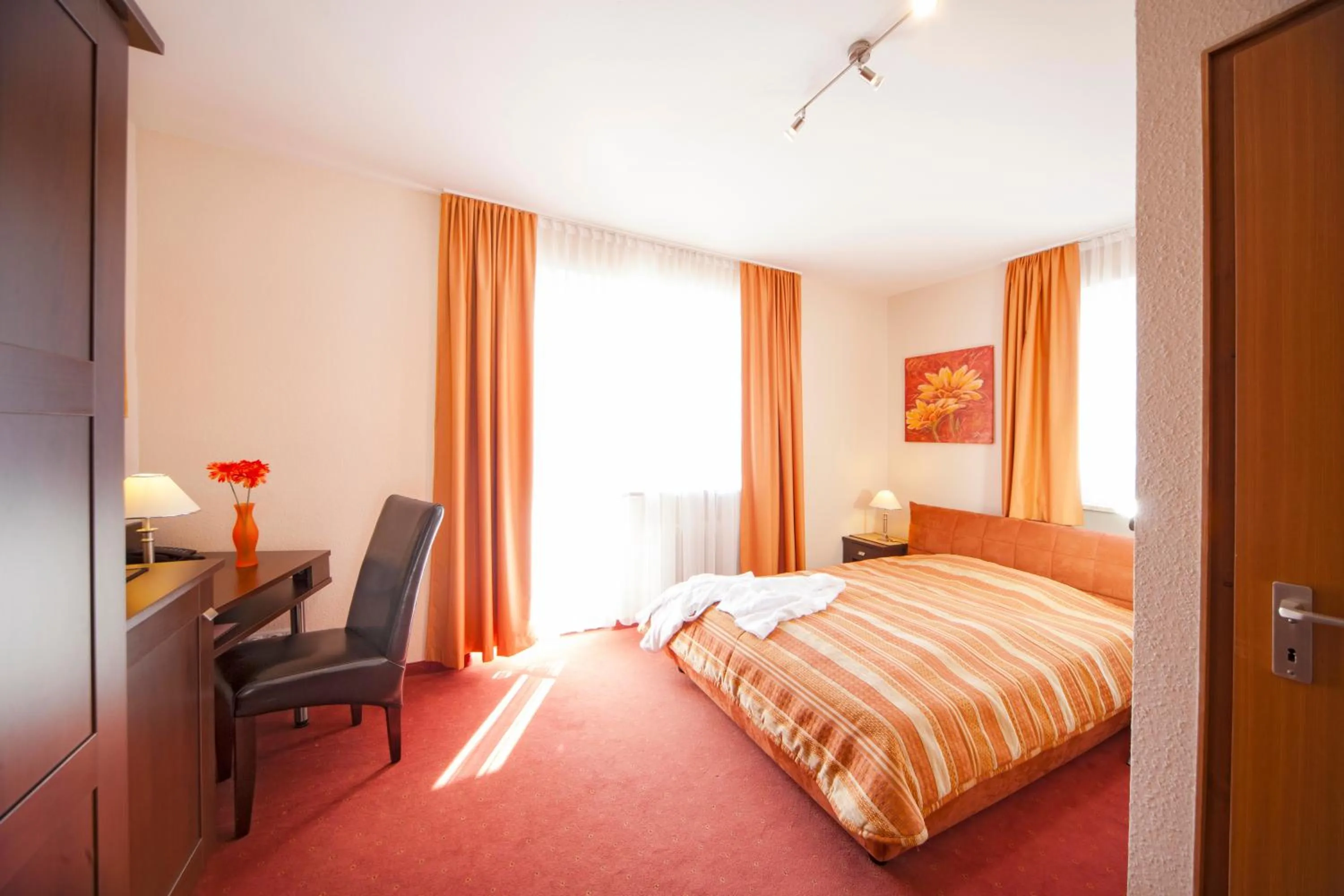 Photo of the whole room, Bed in Grainauer Hof