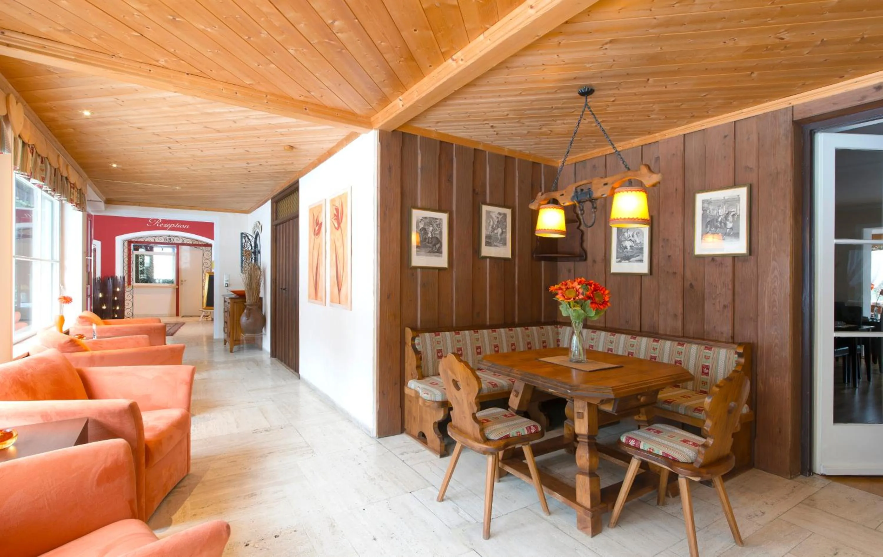 Lobby or reception in Grainauer Hof