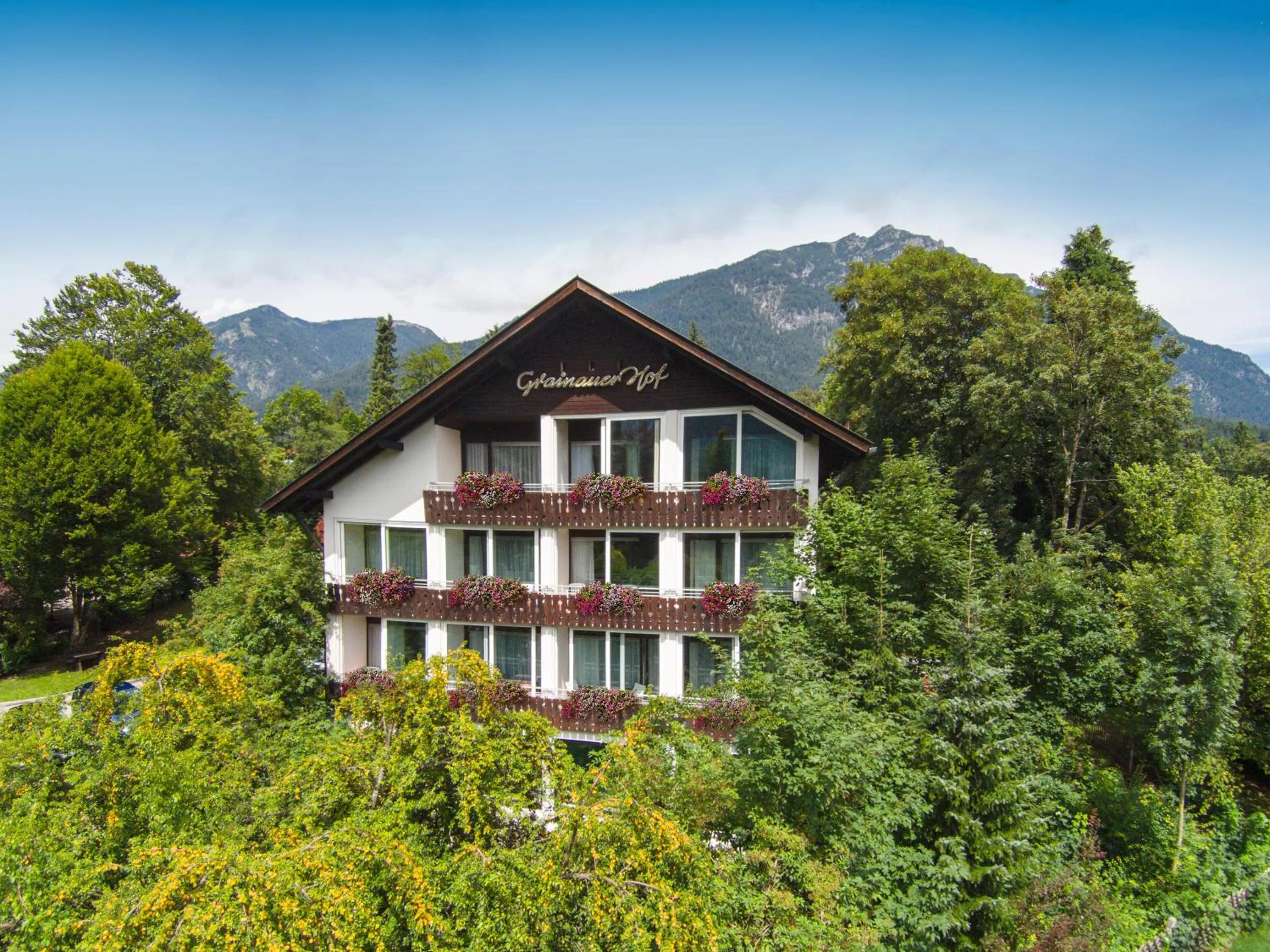 Facade/entrance in Grainauer Hof