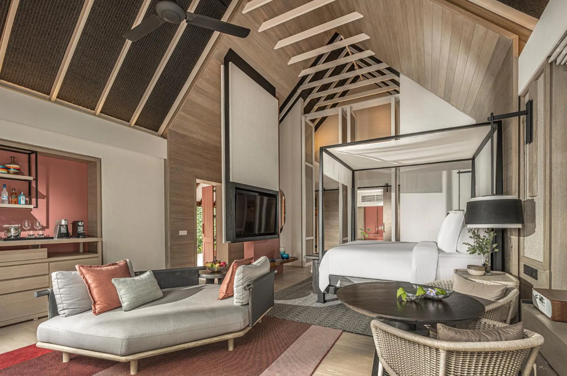 Bedroom, Bed in Four Seasons Resort Maldives at Landaa Giraavaru