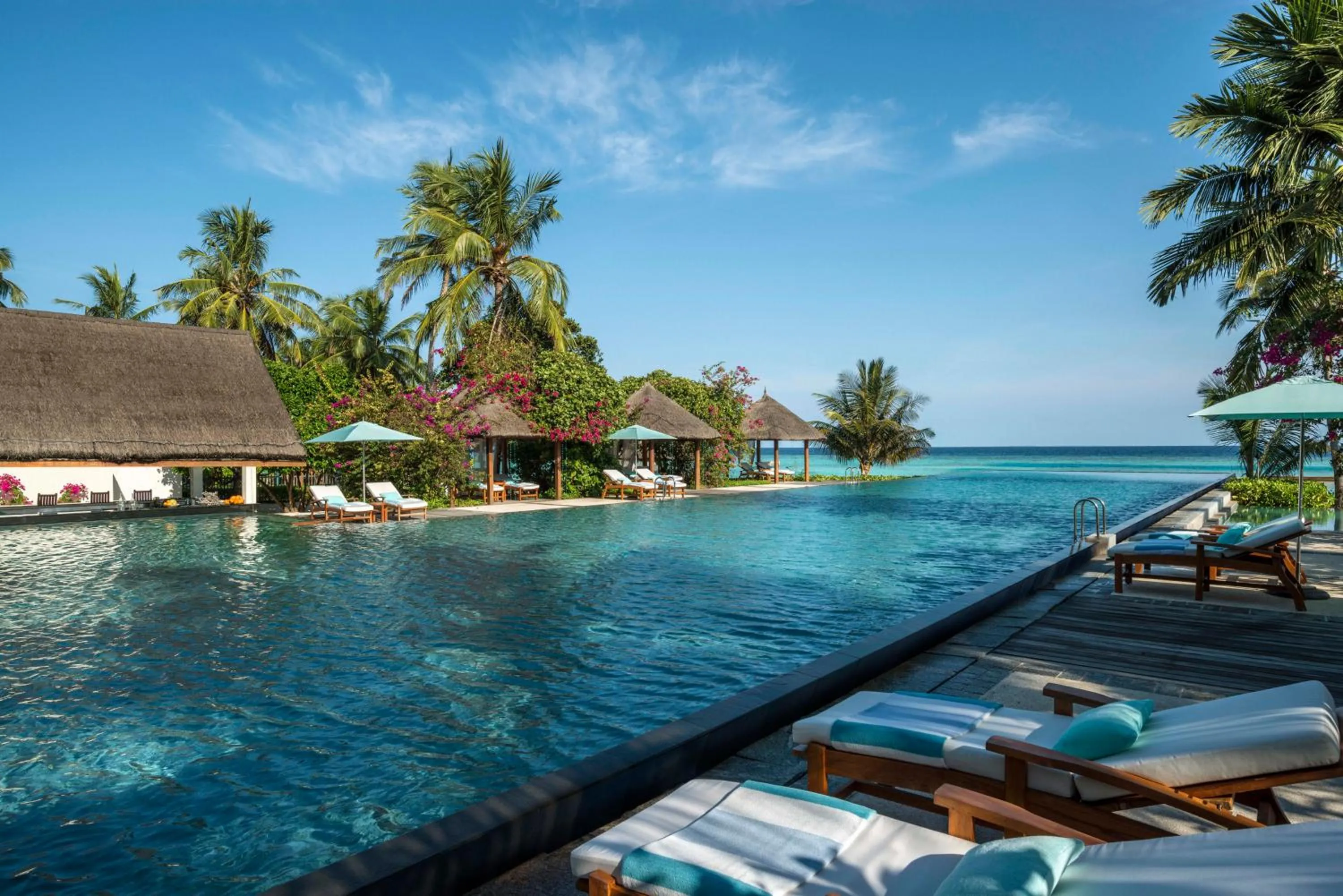 Swimming pool in Four Seasons Resort Maldives at Landaa Giraavaru