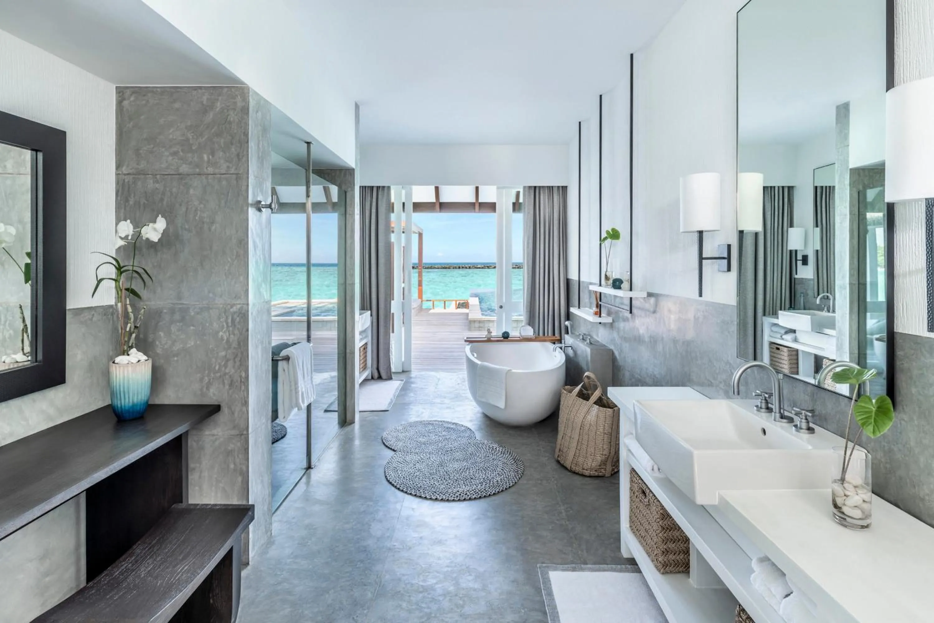 Bathroom in Four Seasons Resort Maldives at Landaa Giraavaru