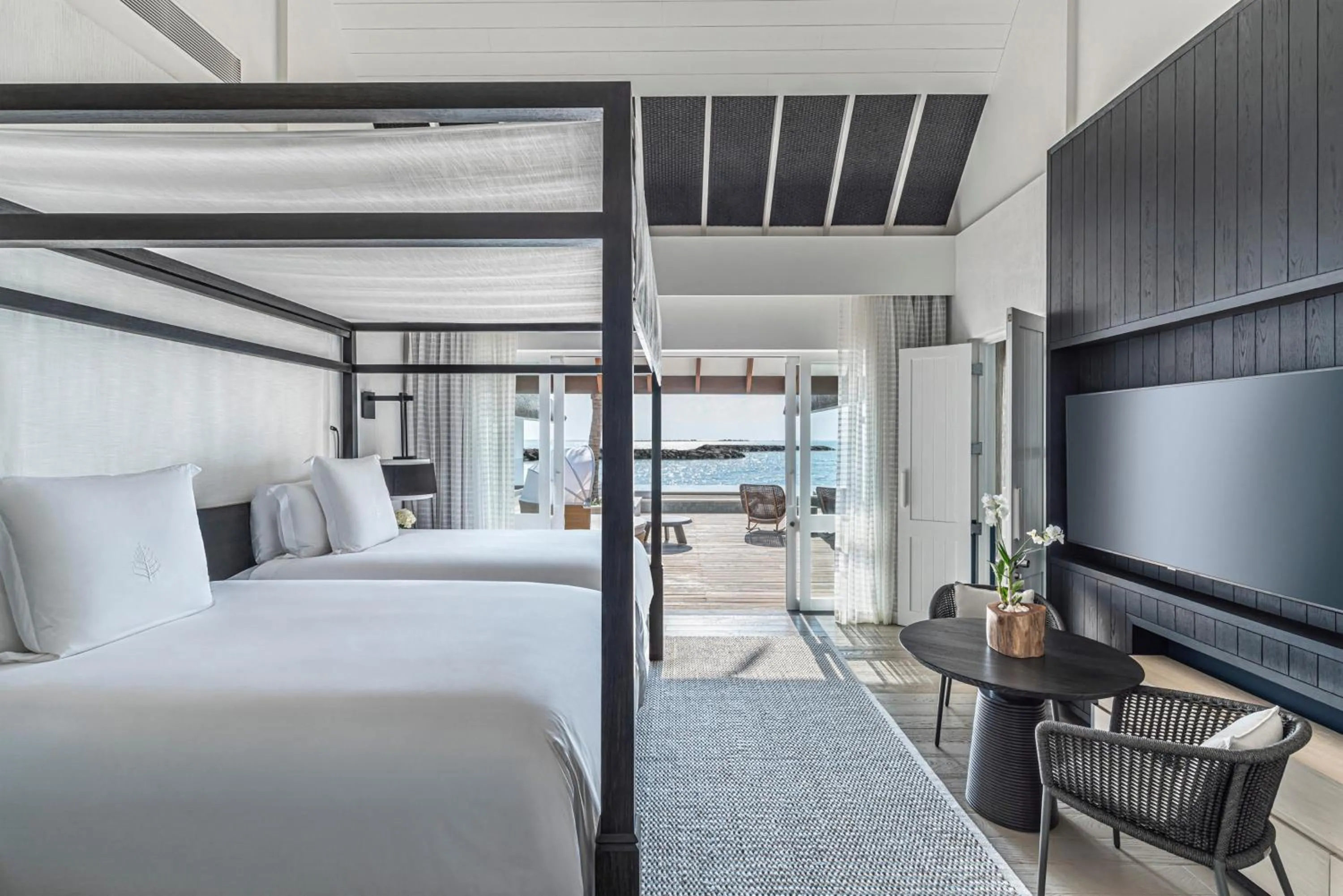 Bed in Four Seasons Resort Maldives at Landaa Giraavaru