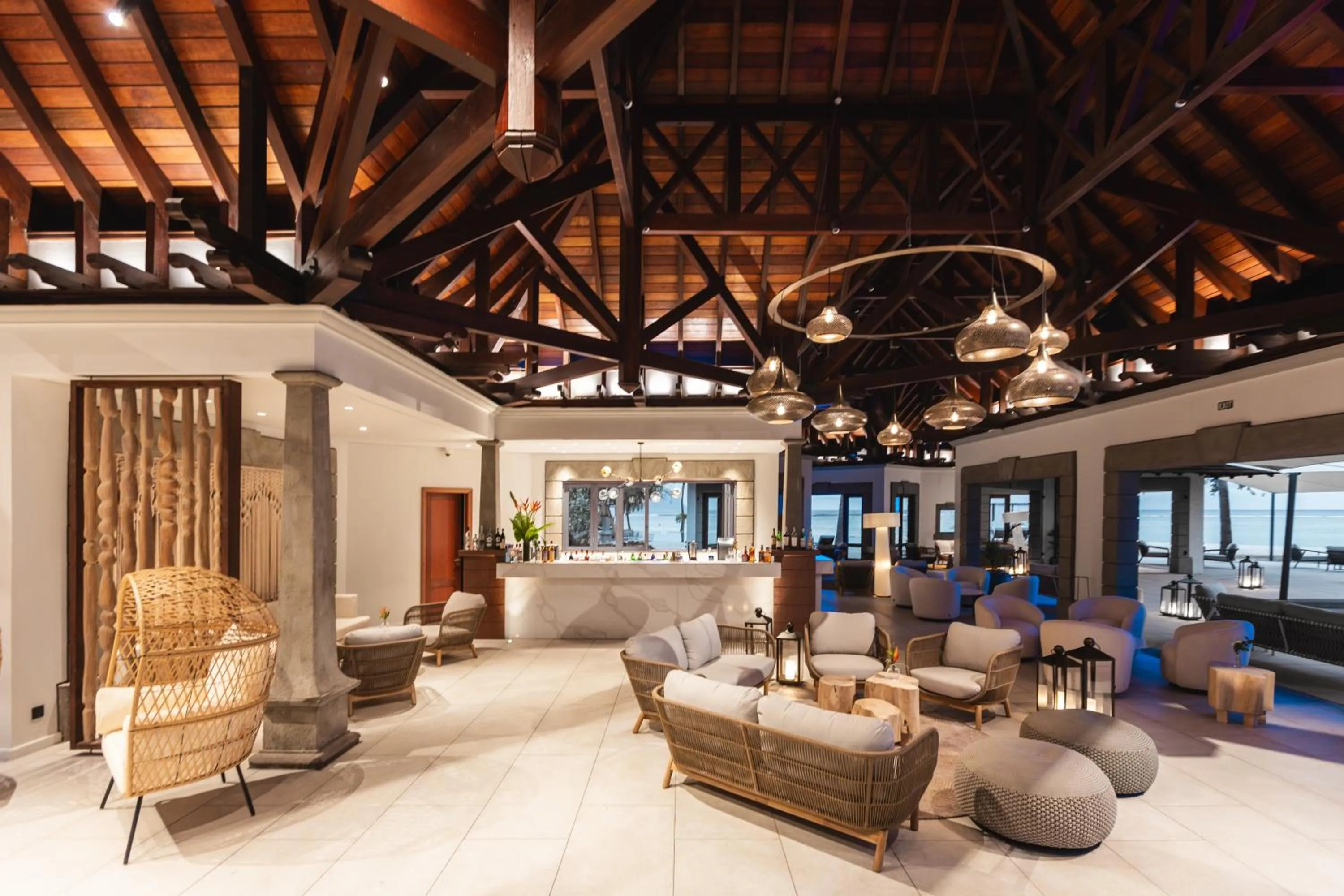 Lounge or bar in Maradiva Villas Resort and Spa