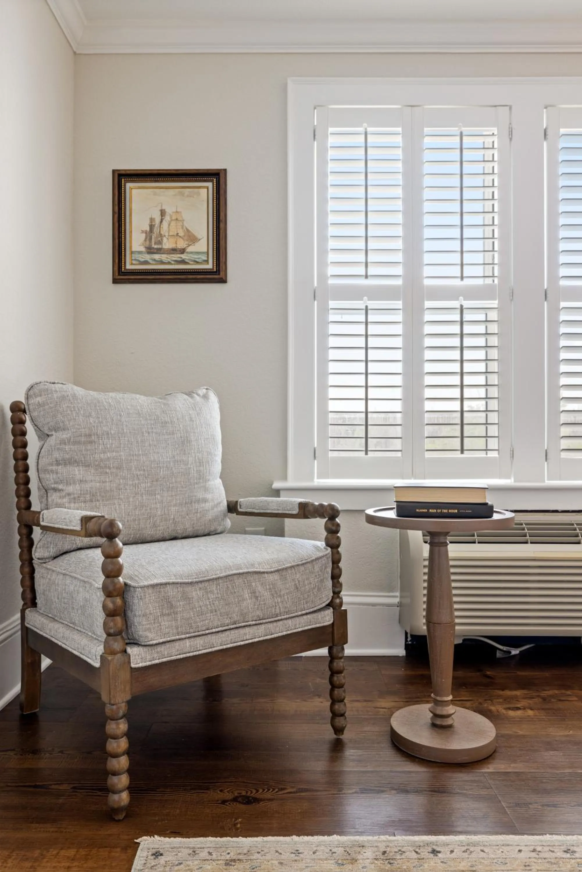 furniture in The Tranquil House Inn
