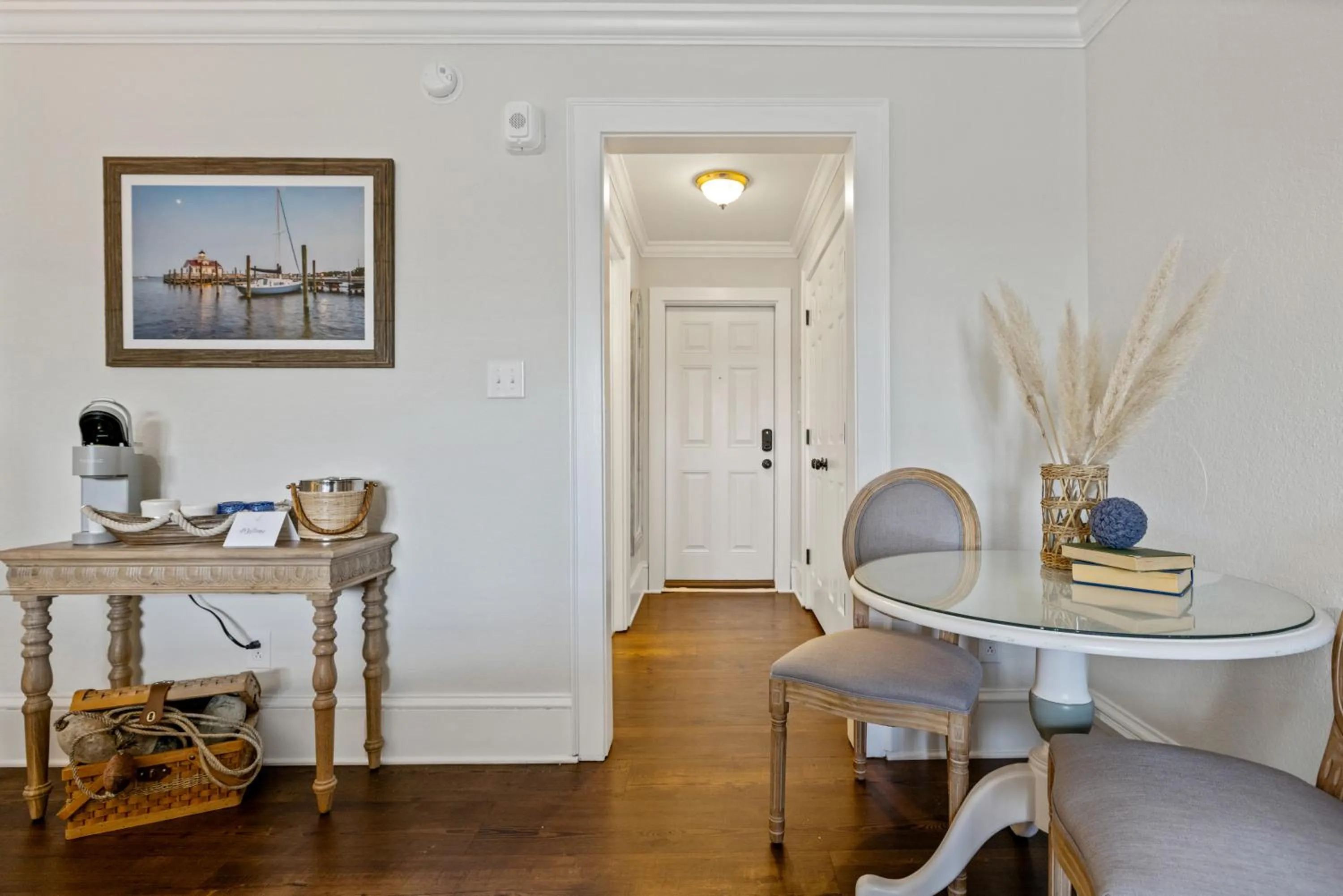 furniture in The Tranquil House Inn