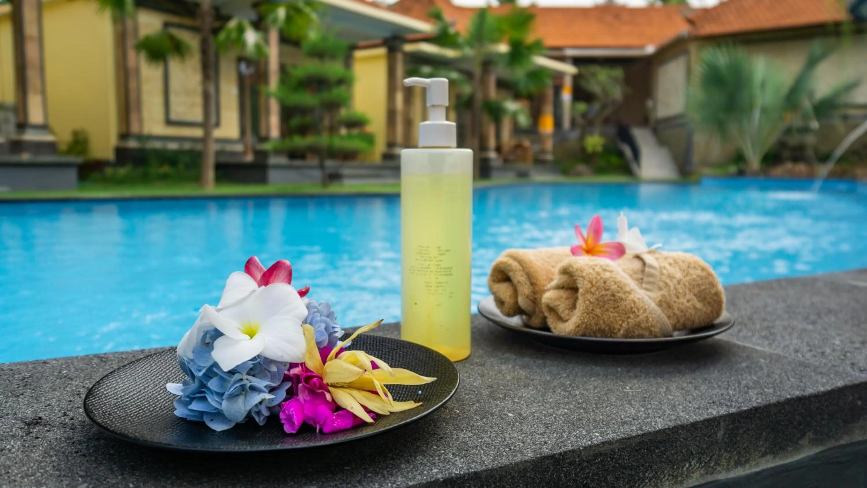 Patio in Abhirama Villas by Supala