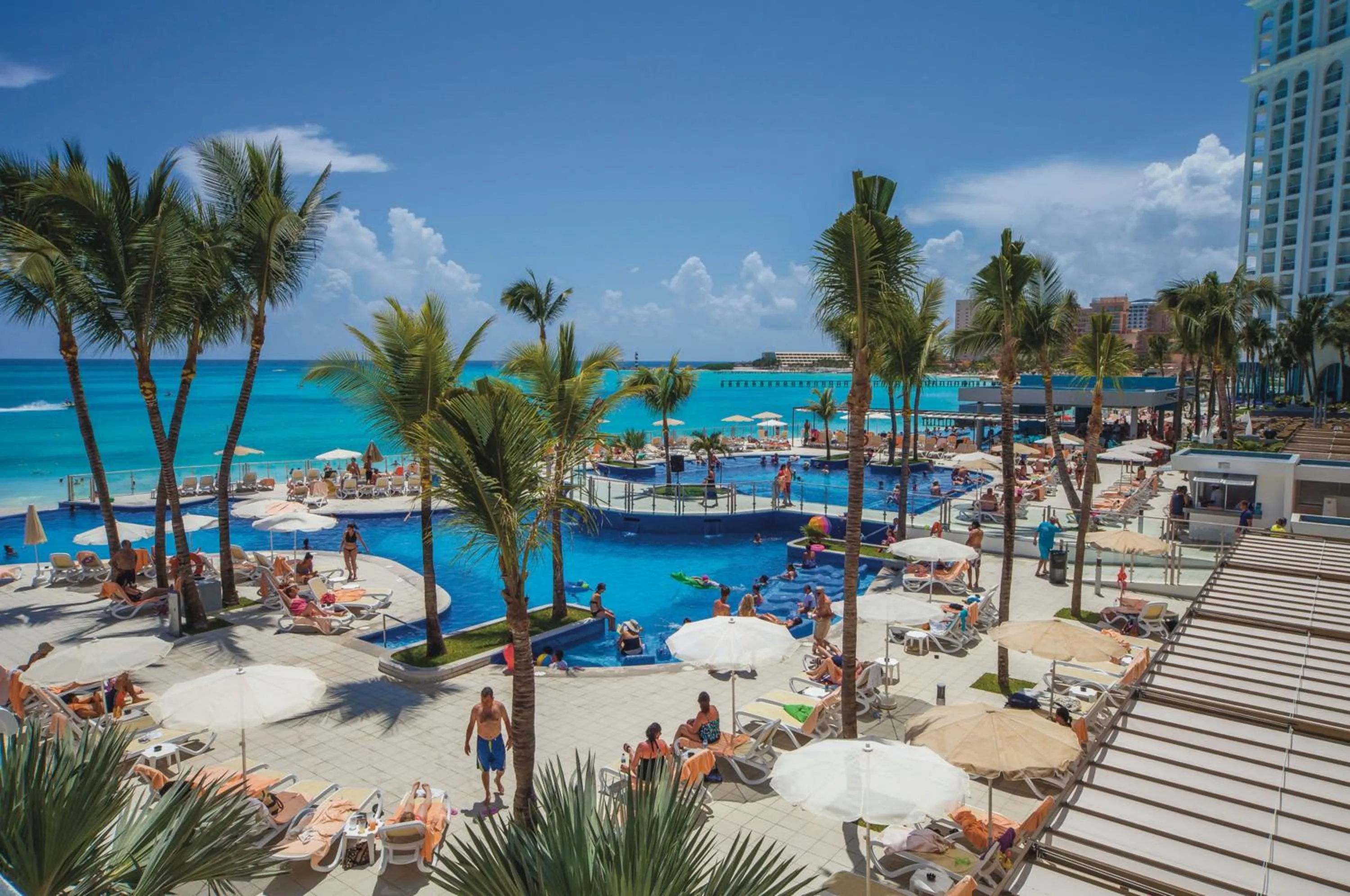 Swimming pool in Riu Cancun - Adults Only - All Inclusive