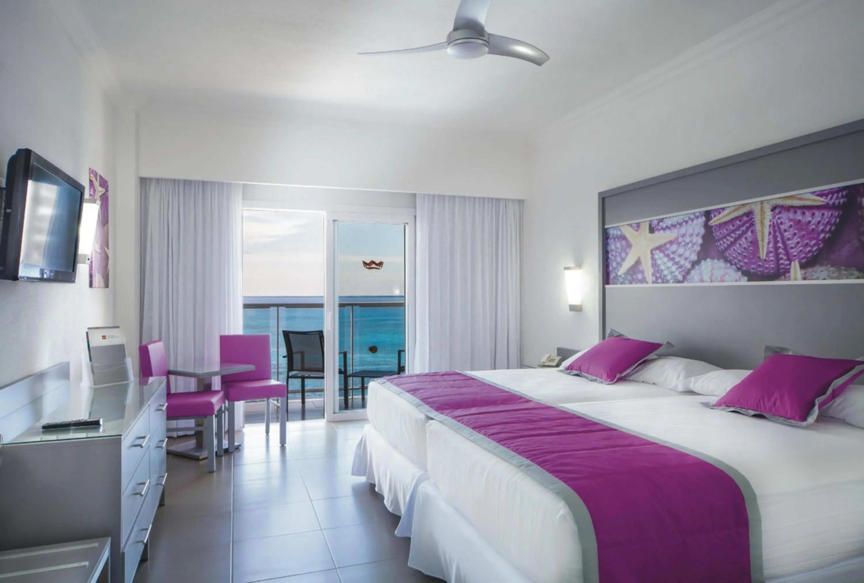 Bed in Riu Cancun - Adults Only - All Inclusive