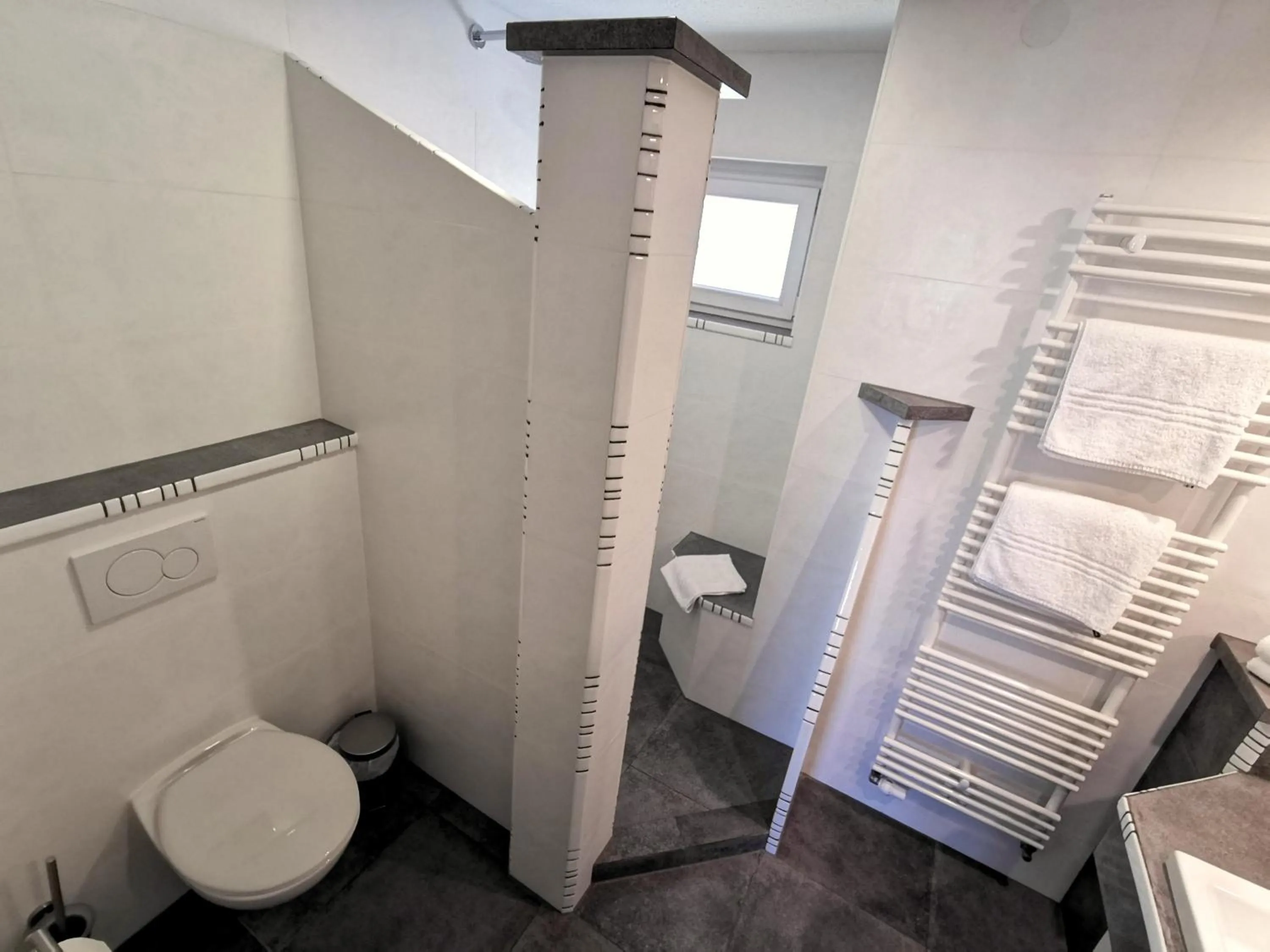 Shower in Appartements Biedermeier