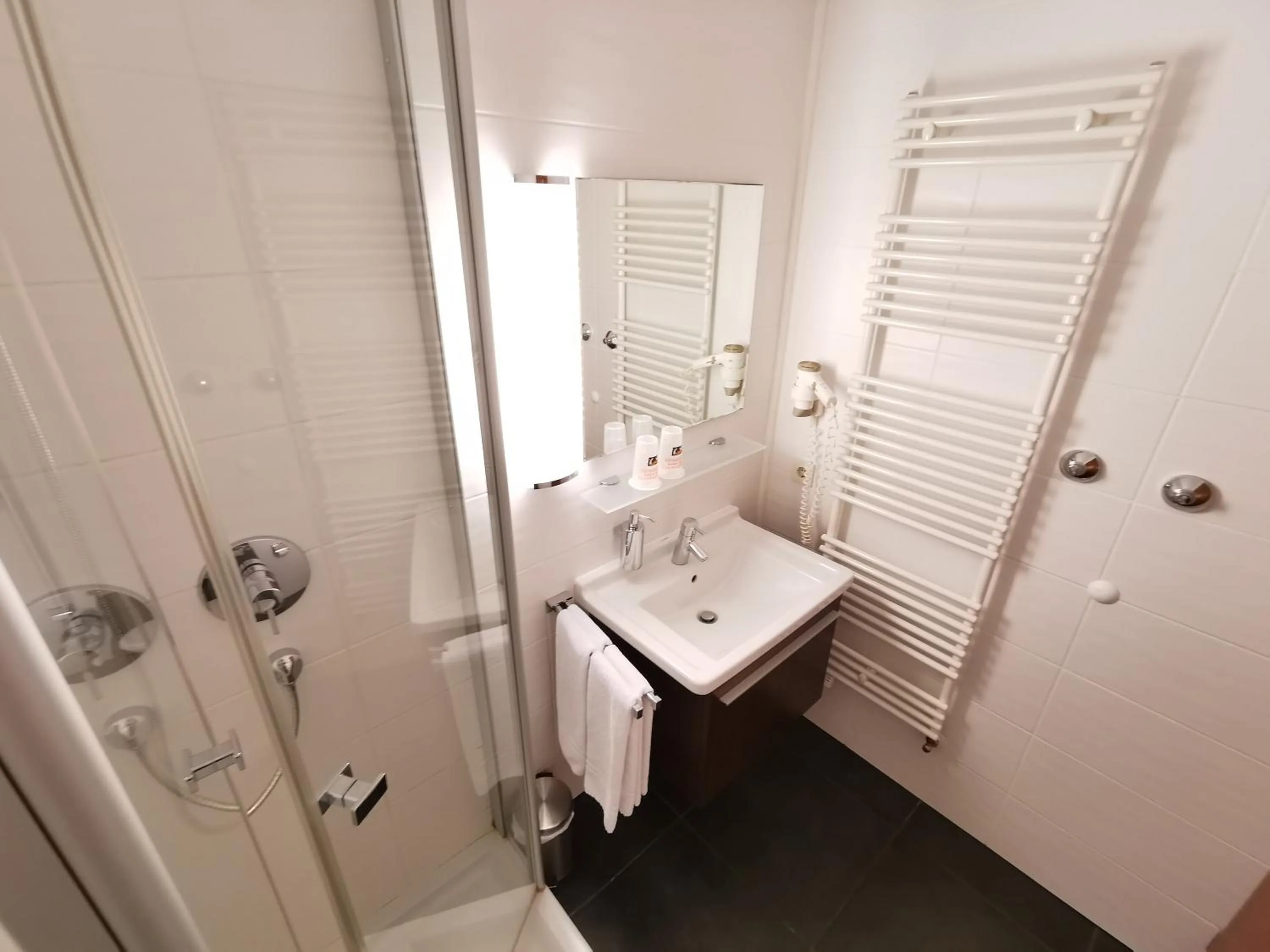 Shower in Appartements Biedermeier