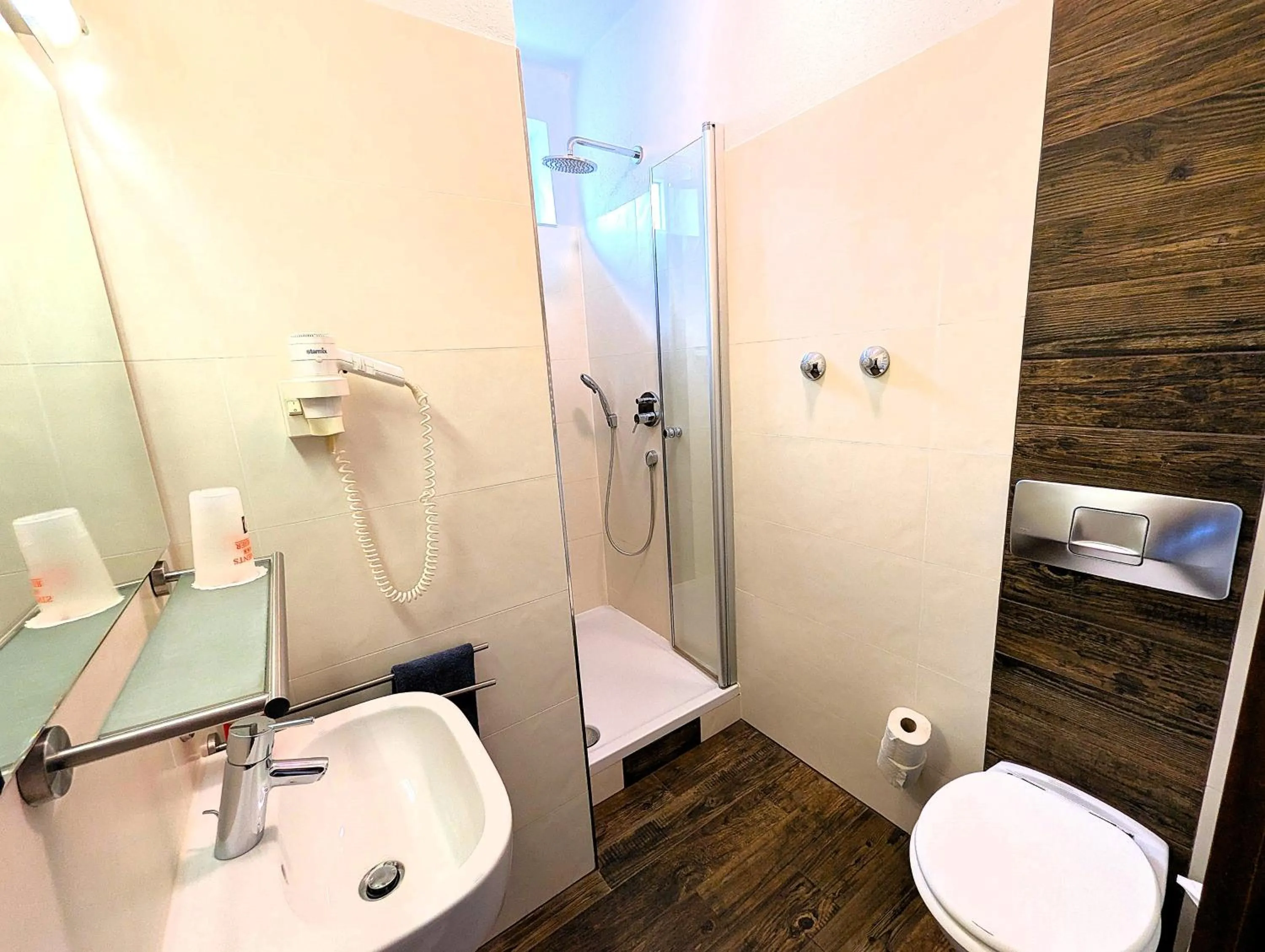 Shower in Appartements Biedermeier