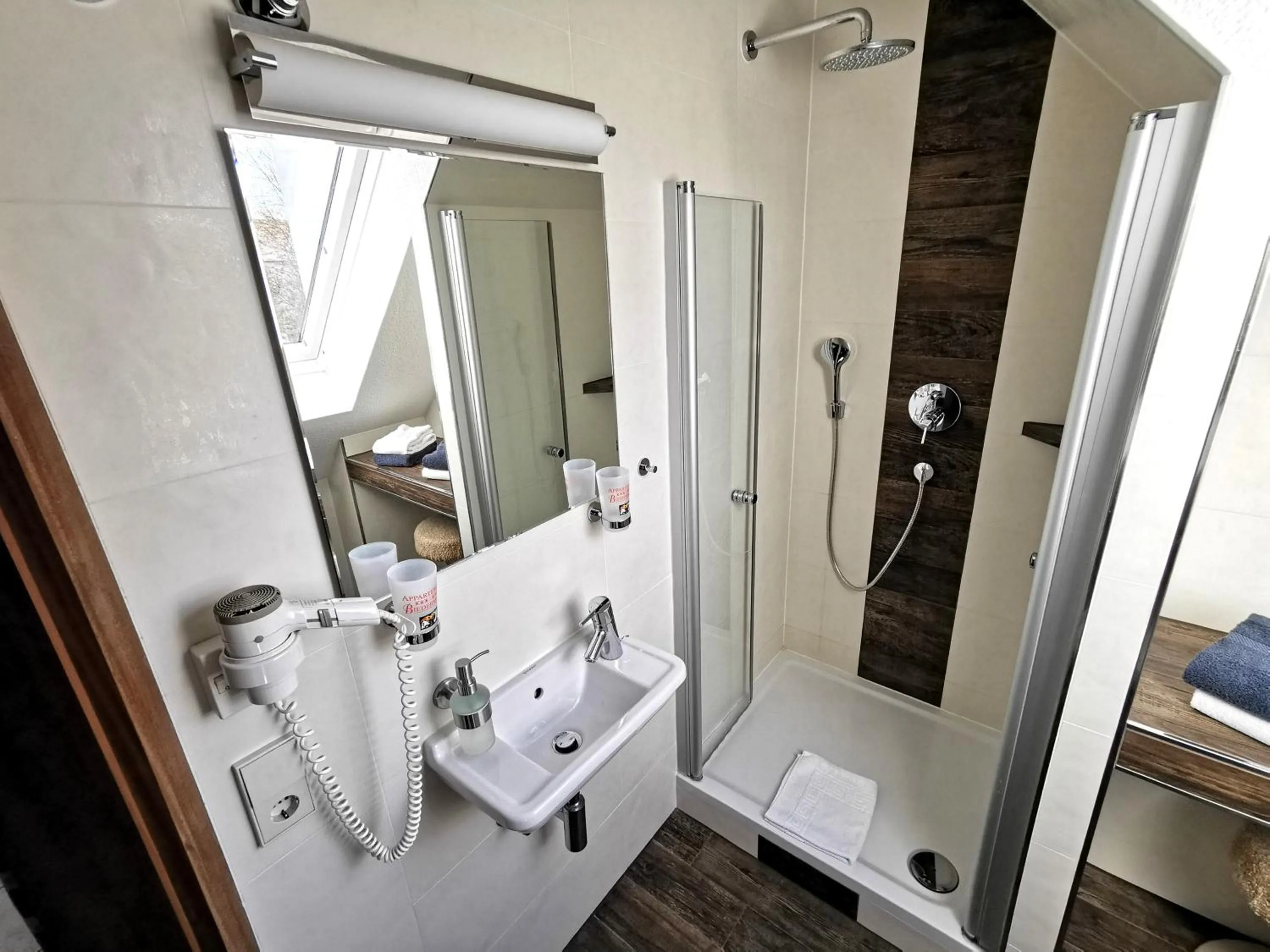 Shower in Appartements Biedermeier