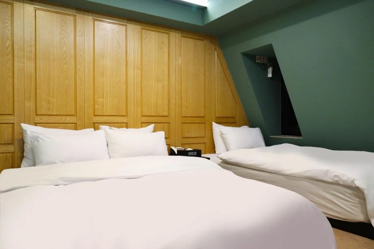 Bed in Shinchon Wol Hotel