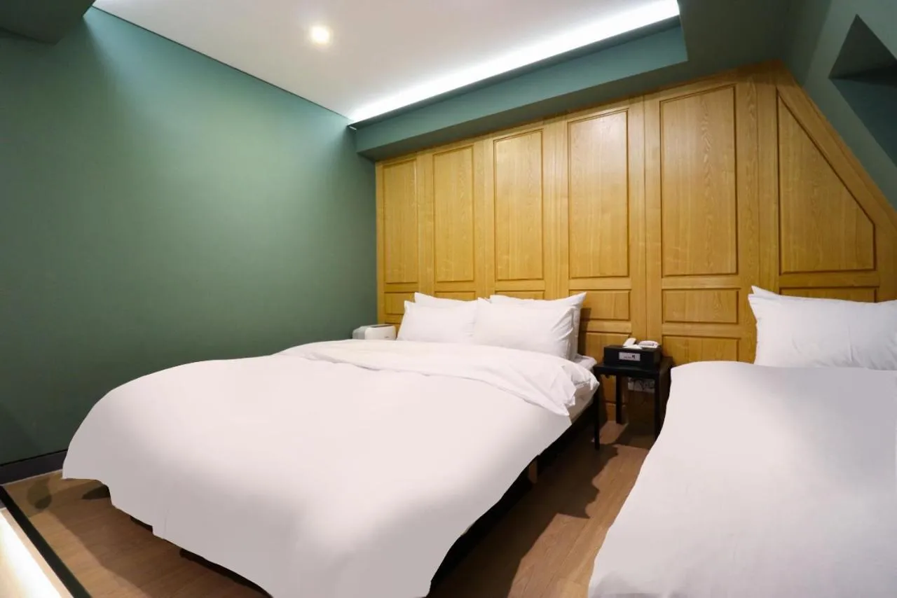 Bed in Shinchon Wol Hotel