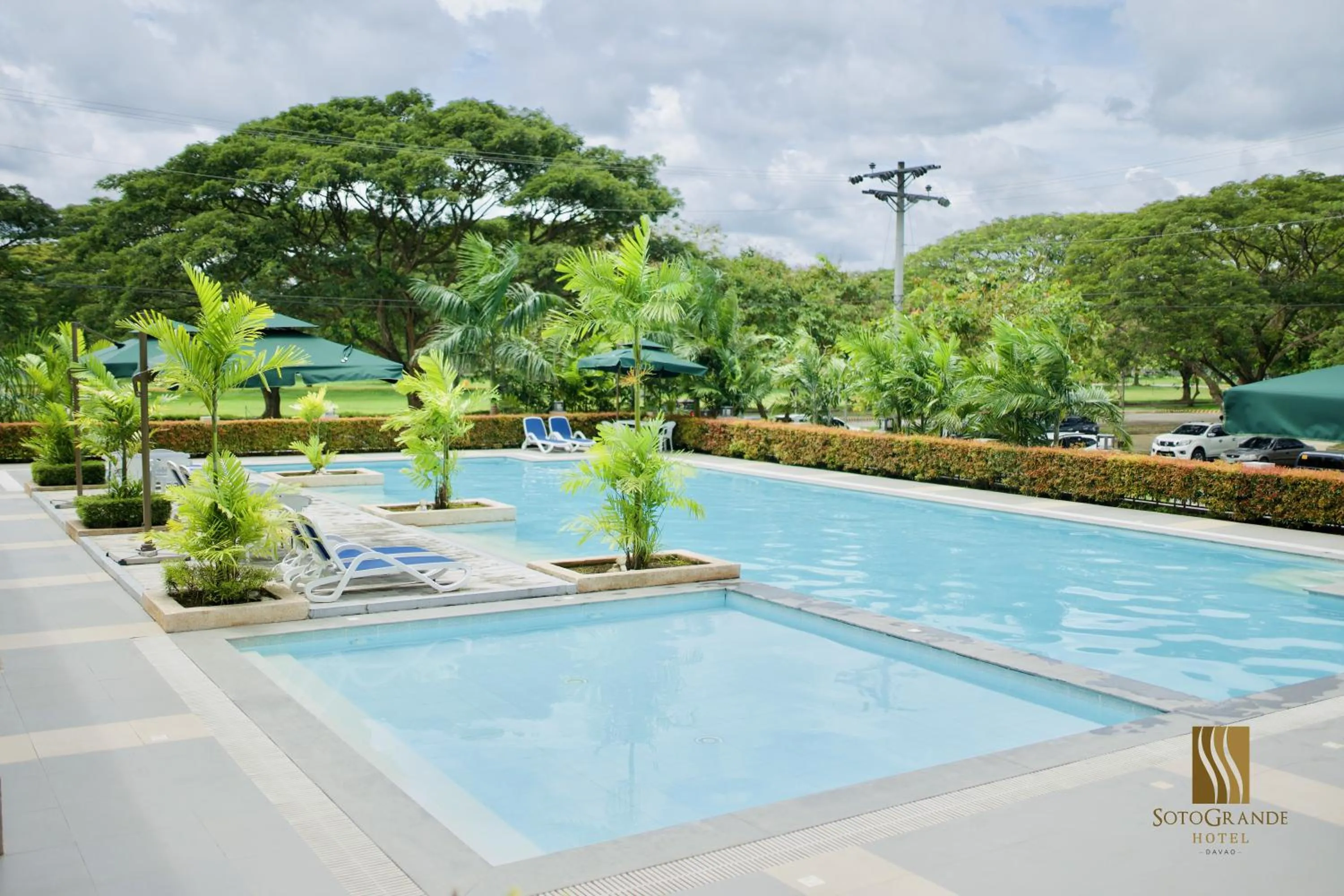 Swimming pool in Sotogrande Davao Hotel