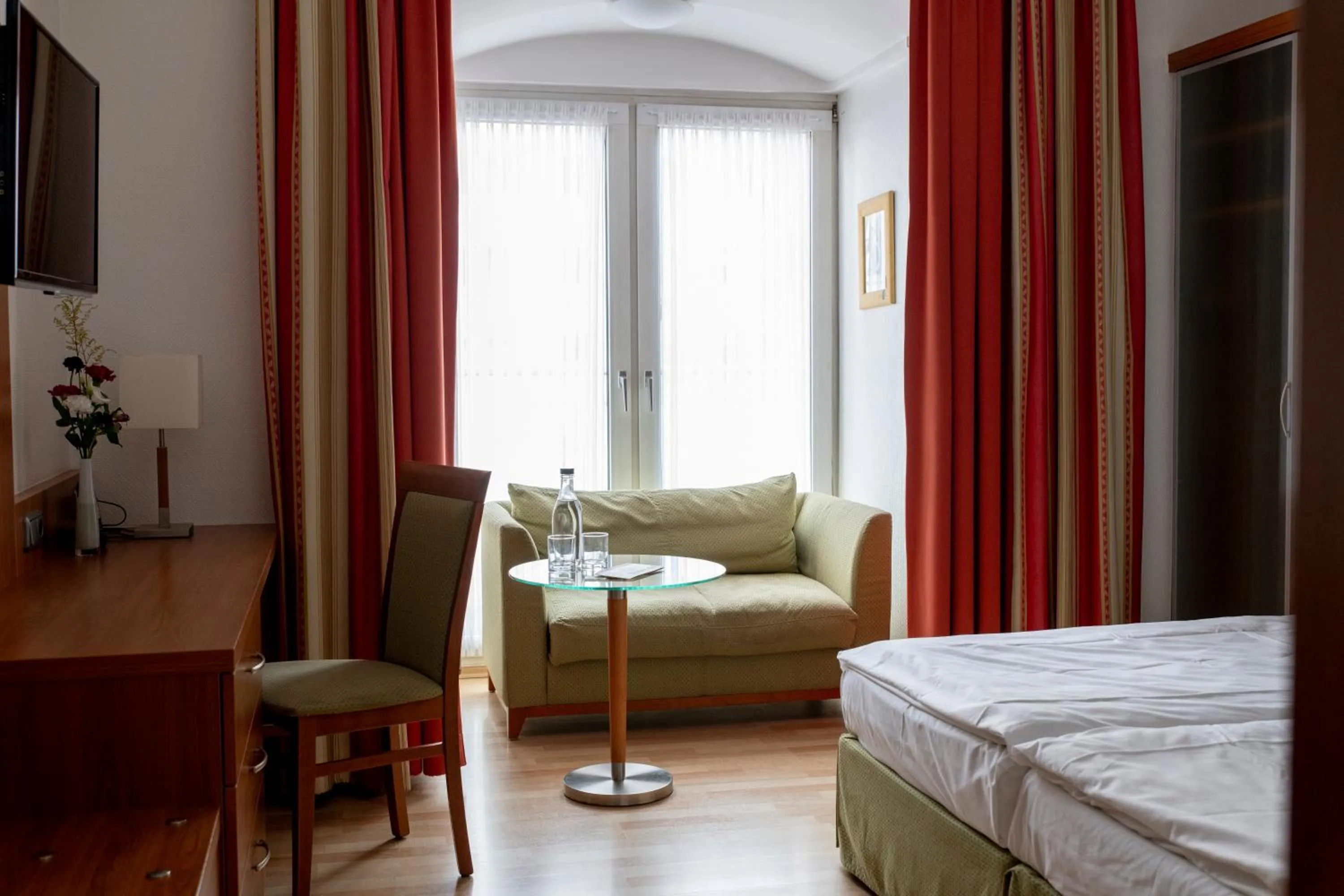 Photo of the whole room, Bed in Hotel Coellner Hof