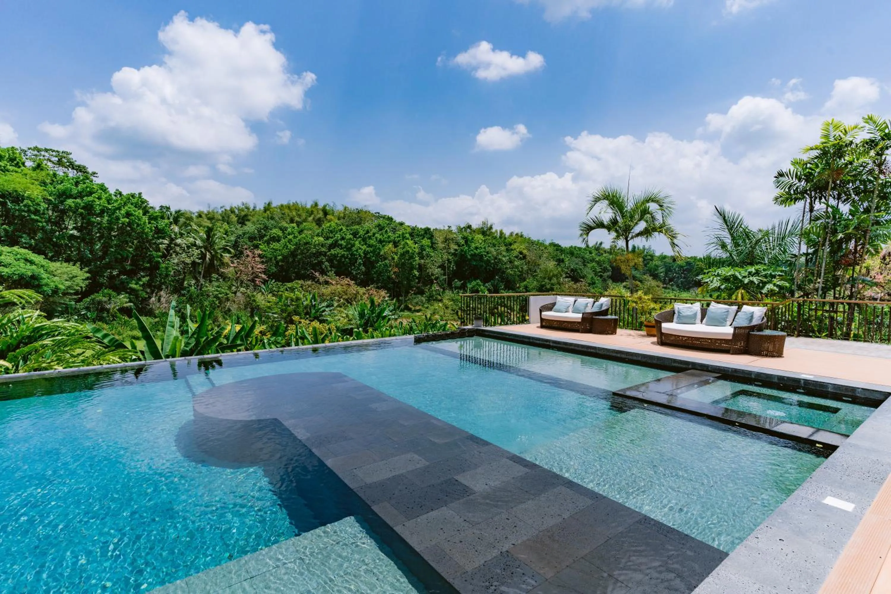 Swimming pool in Damires Hills Farm and Spa Resort