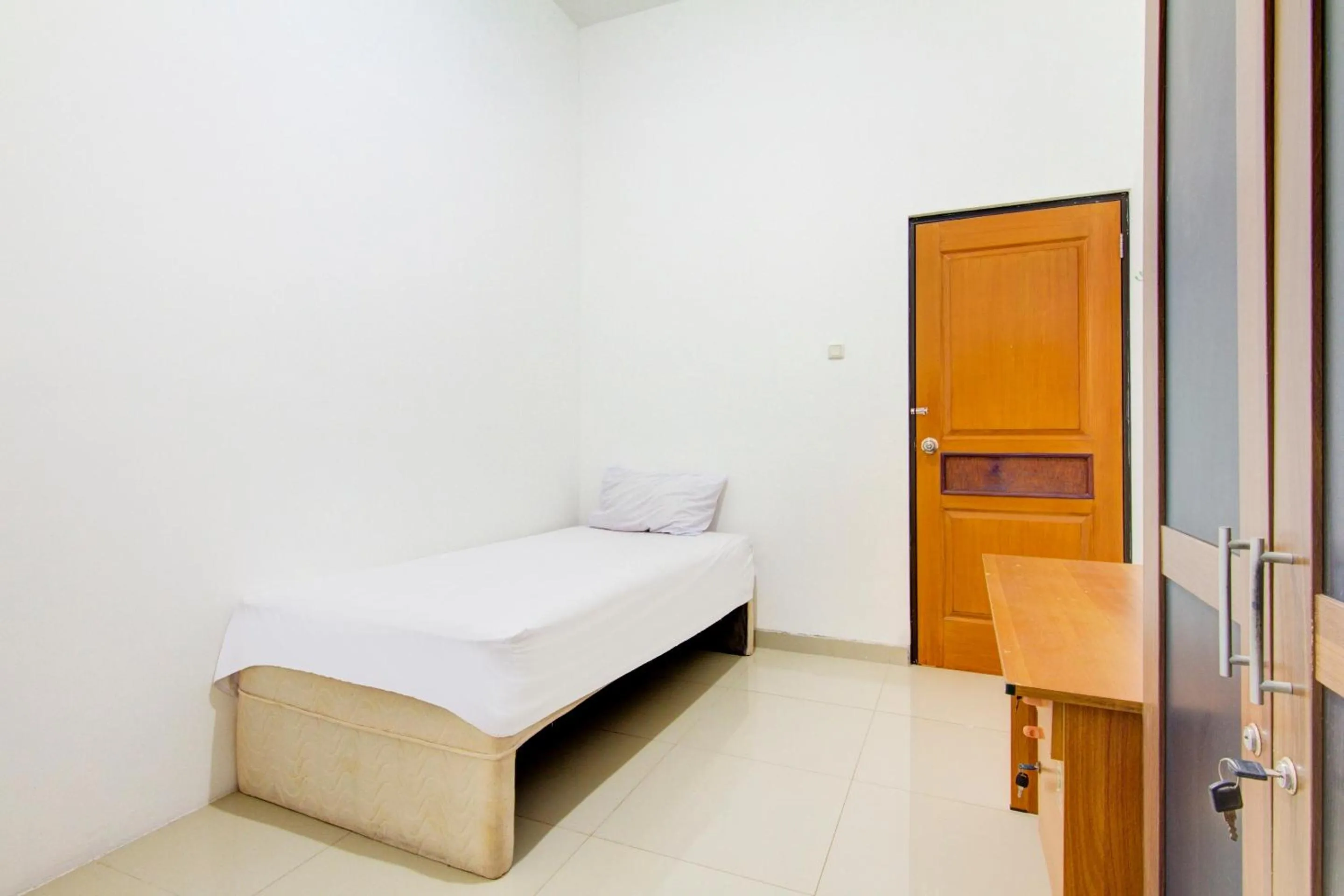 Bedroom, Bed in OYO Life 89990 Kost Waterfront 75 Sub
