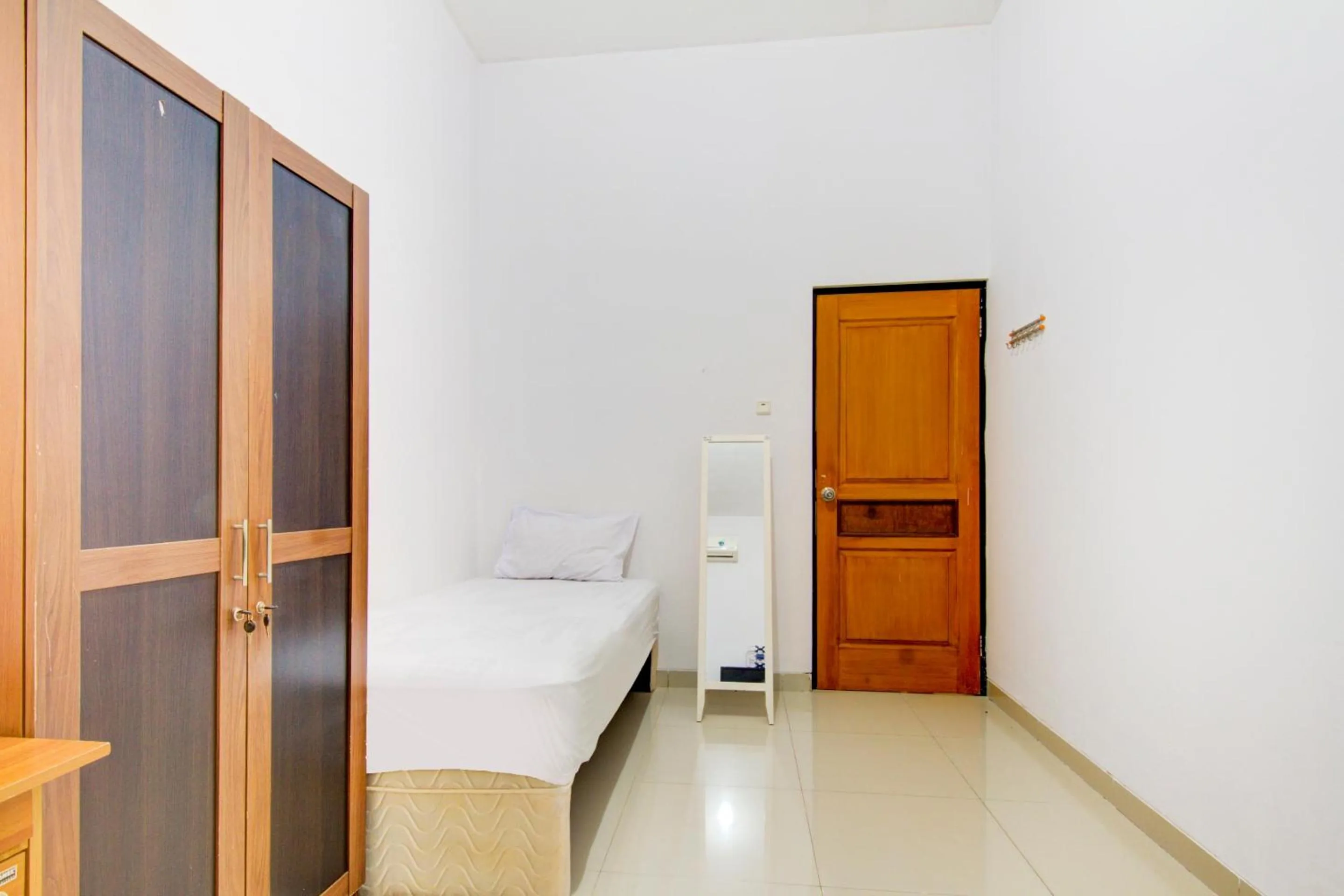 Bedroom, Bed in OYO Life 89990 Kost Waterfront 75 Sub