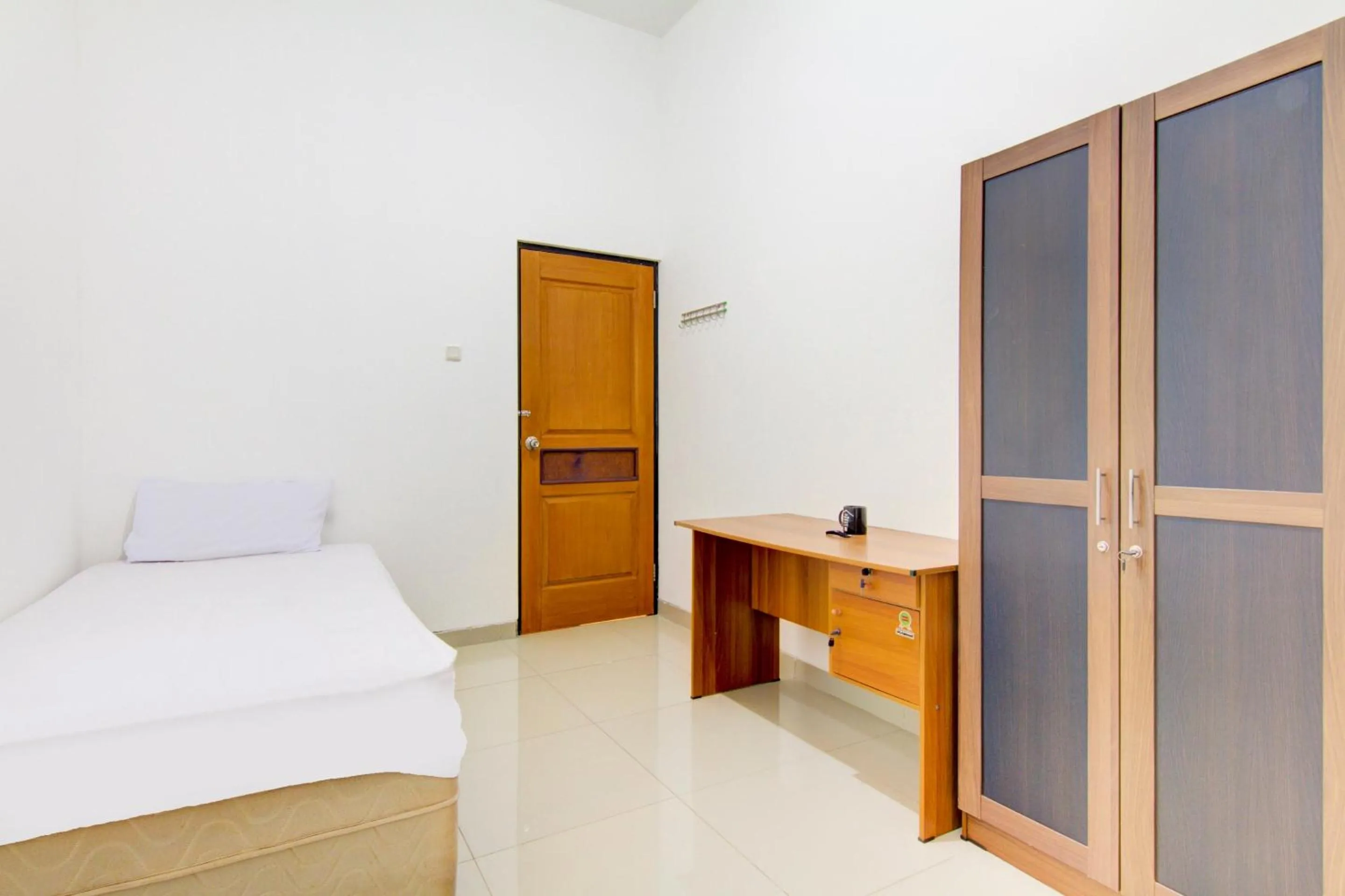 Bedroom, Bed in OYO Life 89990 Kost Waterfront 75 Sub