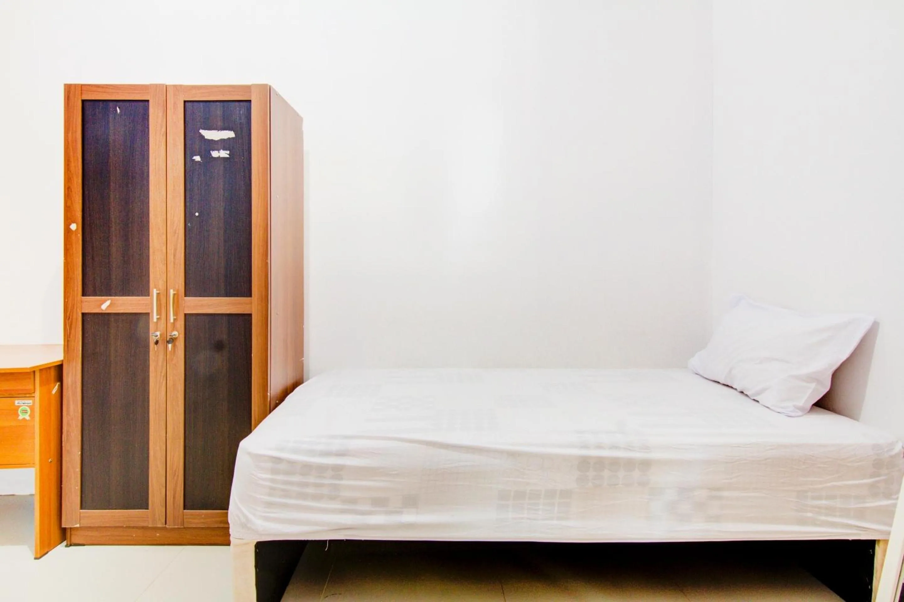 Bedroom, Bed in OYO Life 89990 Kost Waterfront 75 Sub